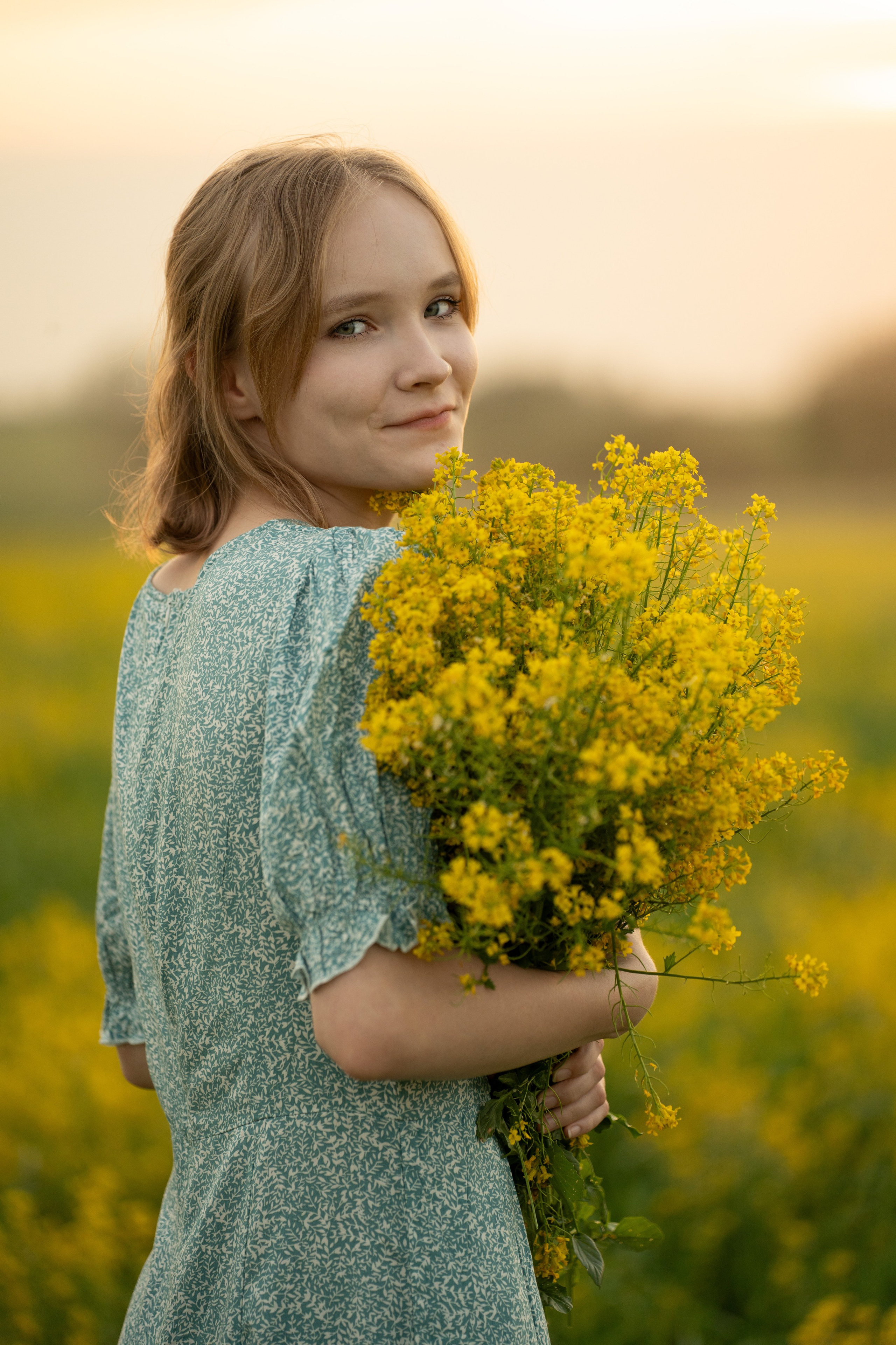фотосессия детей летом, фотография детей фотосессия, сделать фотографию ребенка, детская фотосессия ребенка, фотосессия с ребенком, фотосессия в цвету, фотосессия с цветами, фотосессия в поле, фотосессия на закате, девичья фотосессия, детский портрет