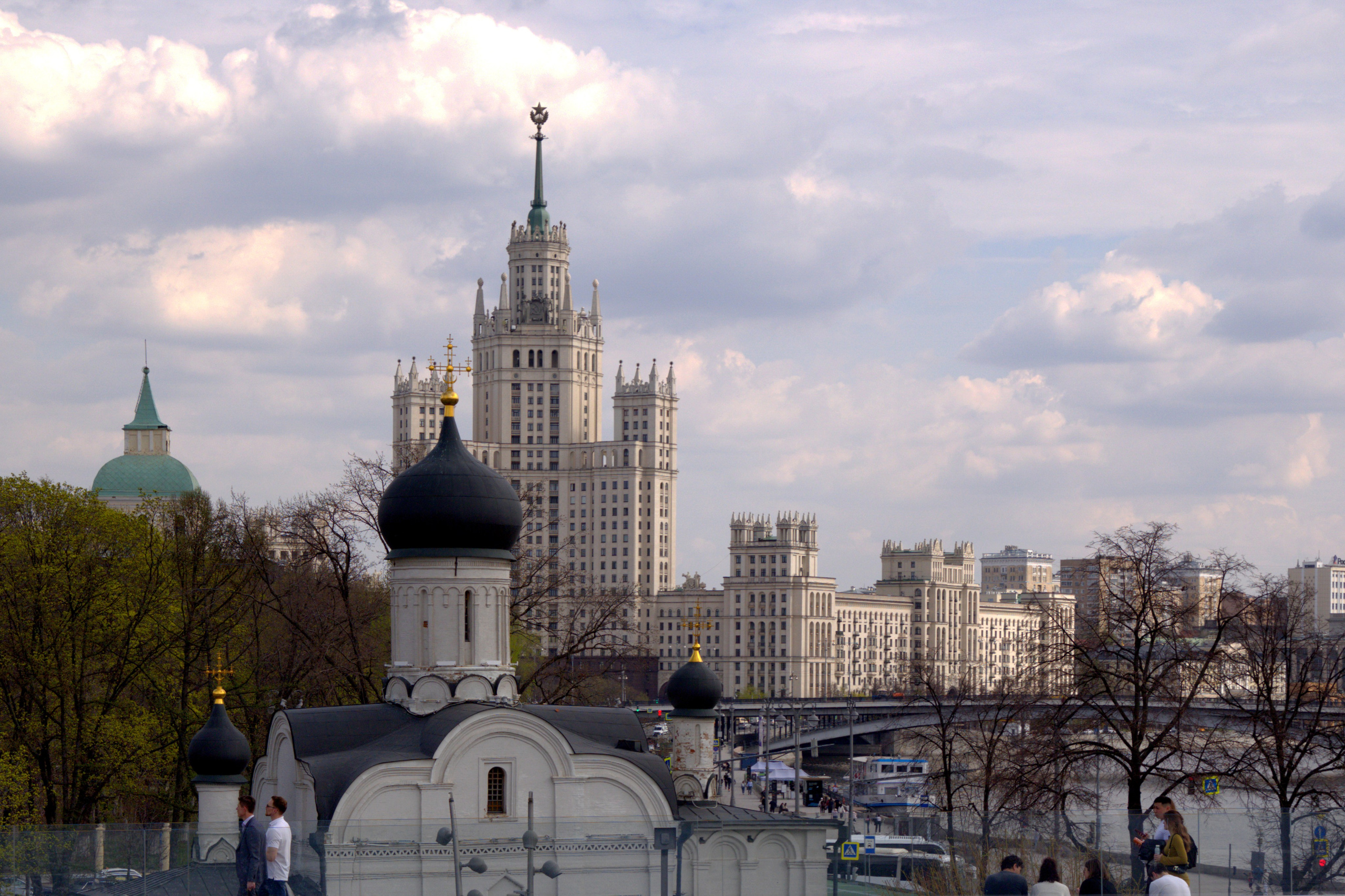 Высотка на Котельнической набережной. 