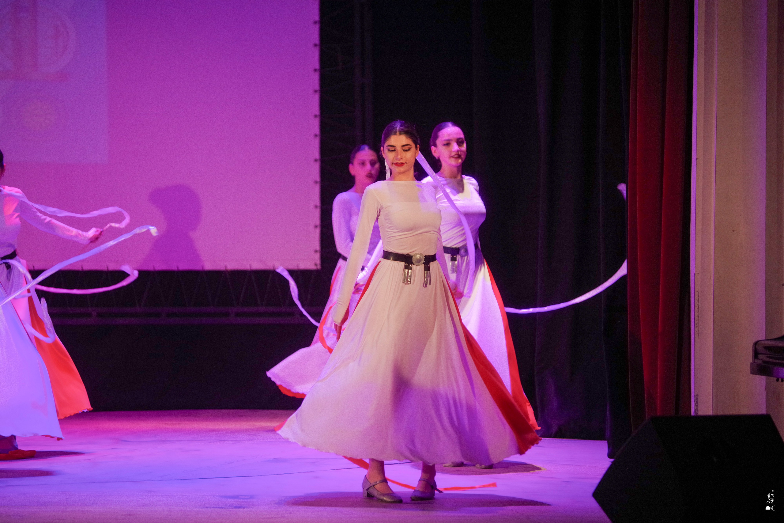 Танцы в прекрасном Они. Портретный фотограф Денис Милютин