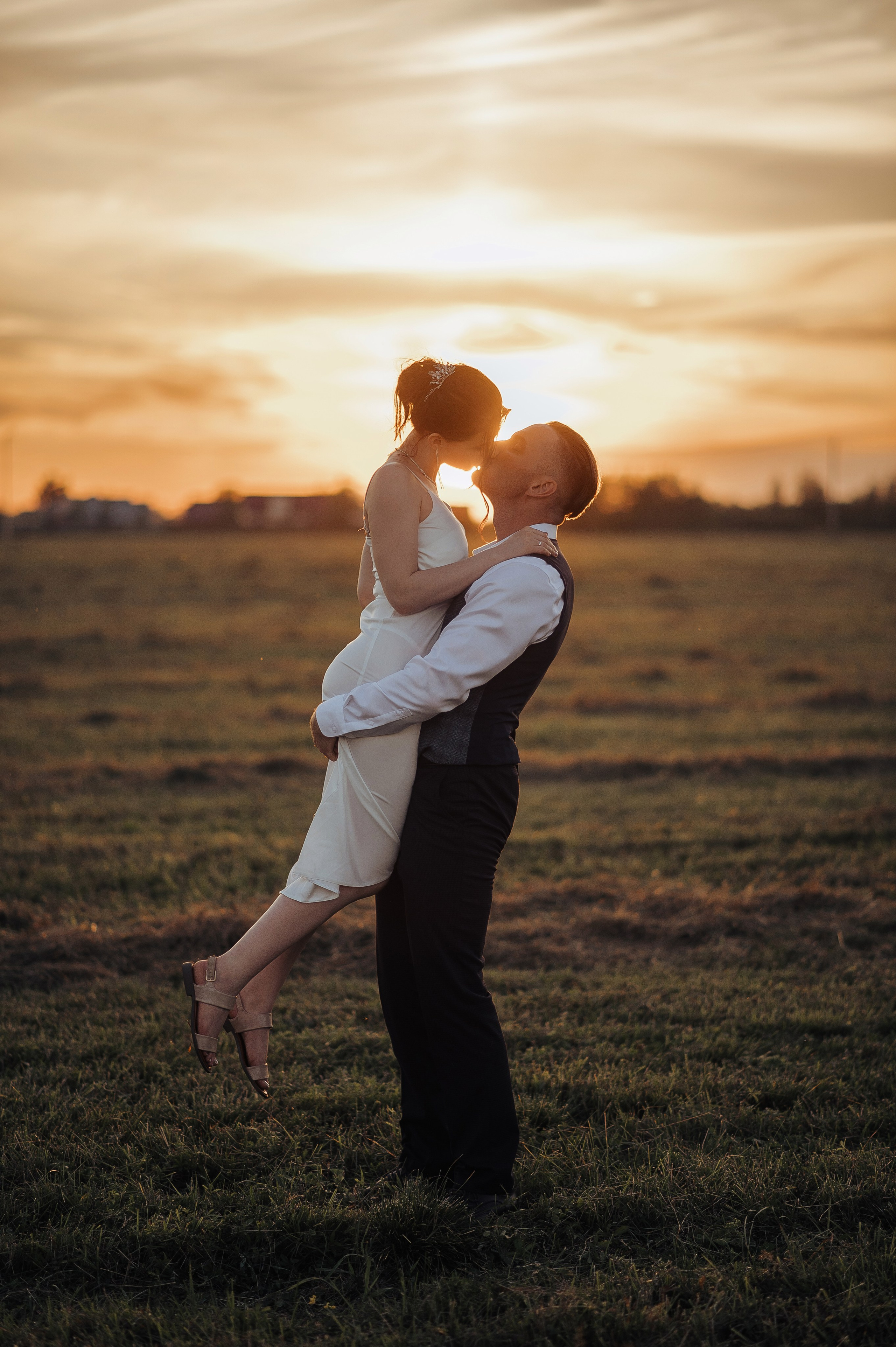 Отражение любви в глазах молодоженов