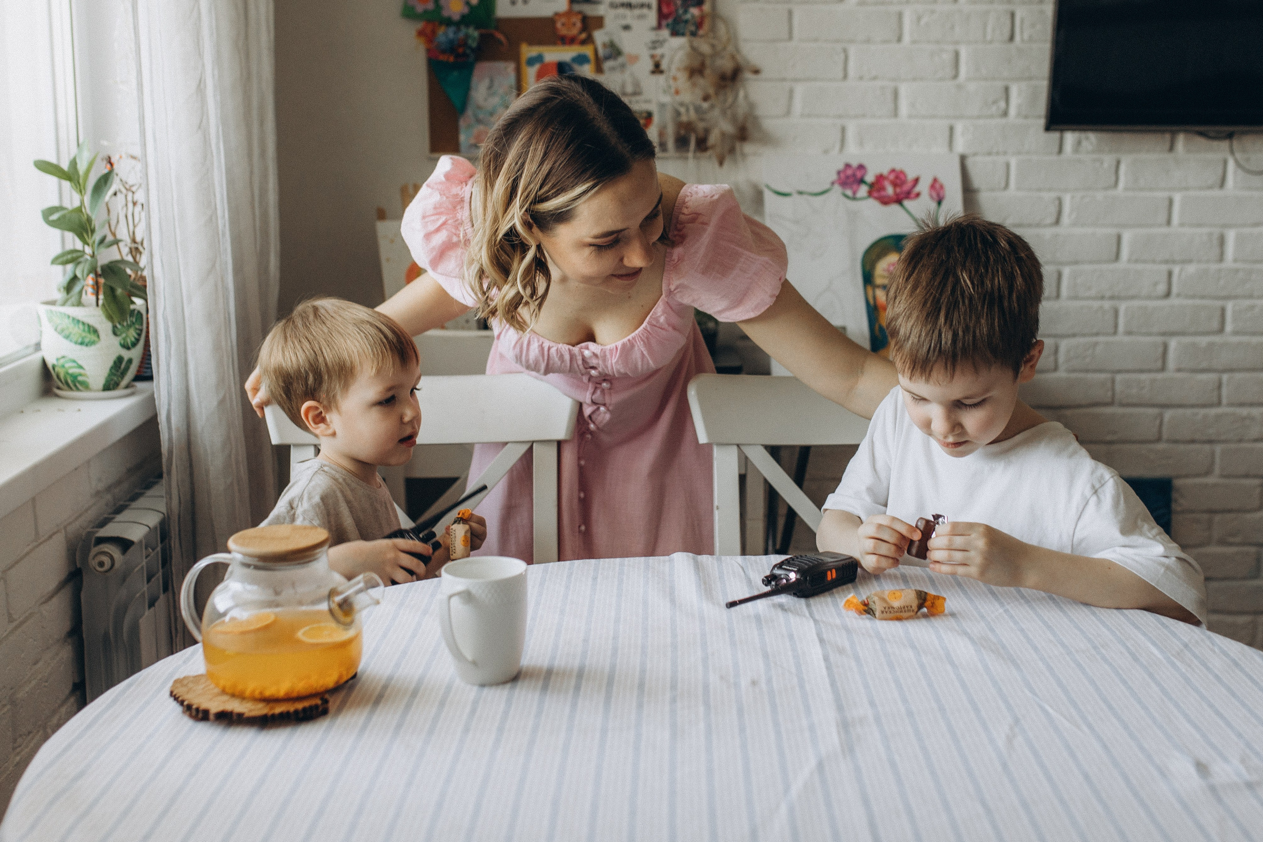 Аня с сыновьями. Семейный фотограф lifestyle в Новосибирске Елена Шпилевая