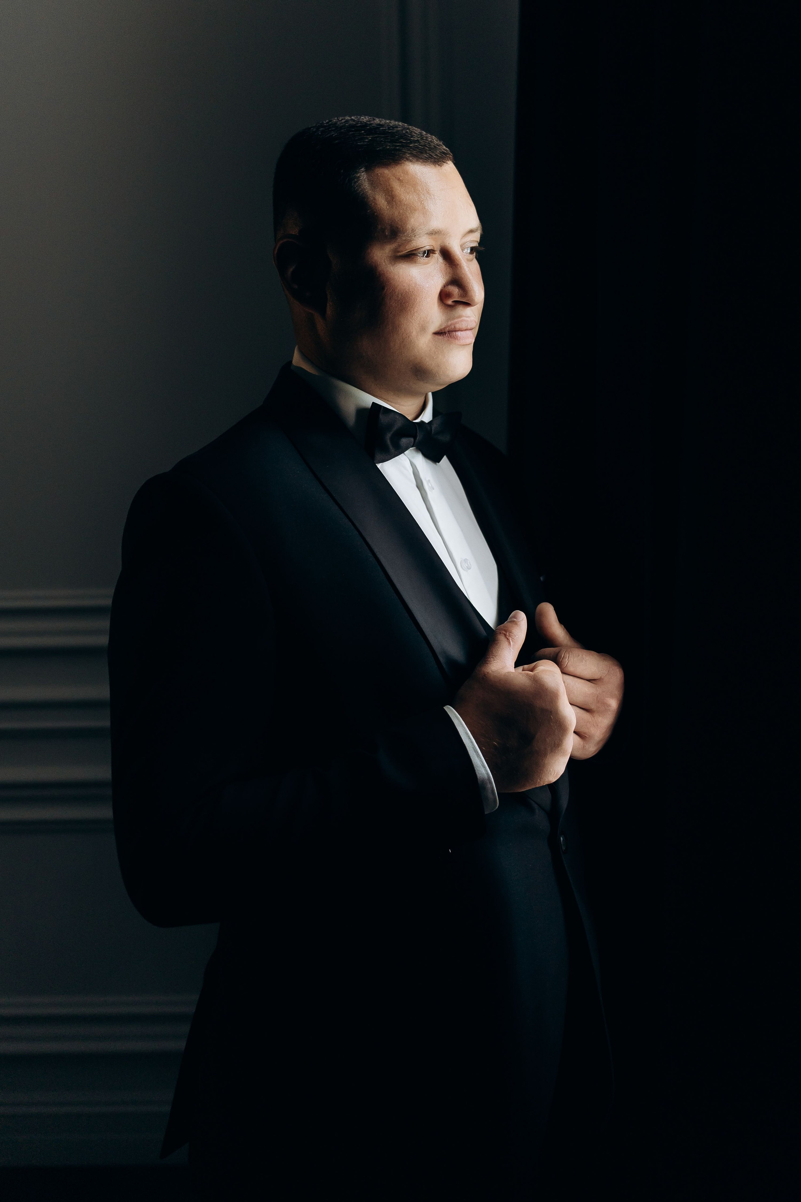 Портрет жениха в фотостудии delight. Костюм на свадьбу Казань