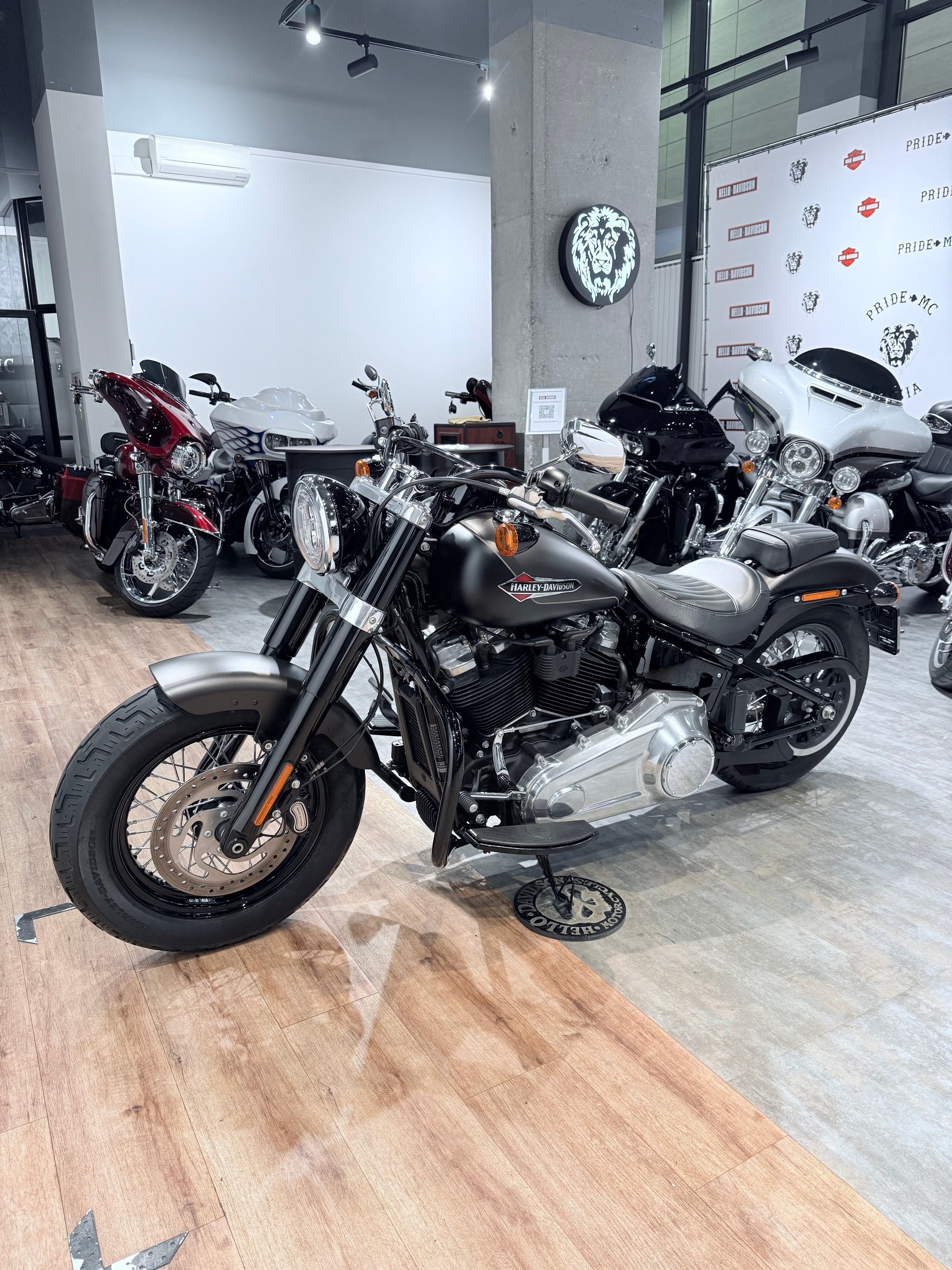 2022 Softail Slim (Rock RIver Denim). Hello Davidson, Москва. Только хорошие мотоциклы…