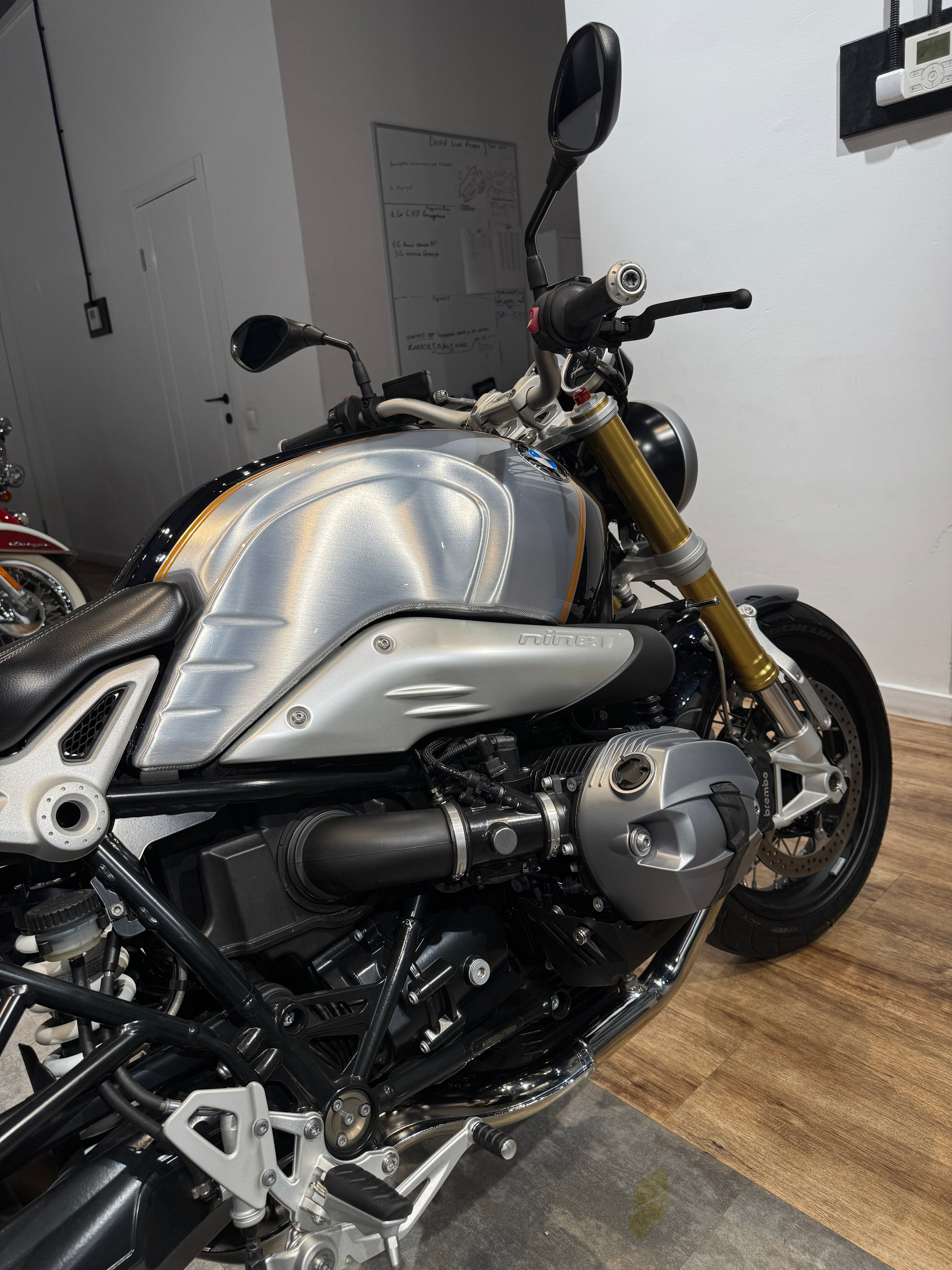 Мотоциклы Harley-Davidson BMW R Nine T (Option 719) — купить мотоцикл. Hello Davidson, Москва. Только хорошие мотоциклы…