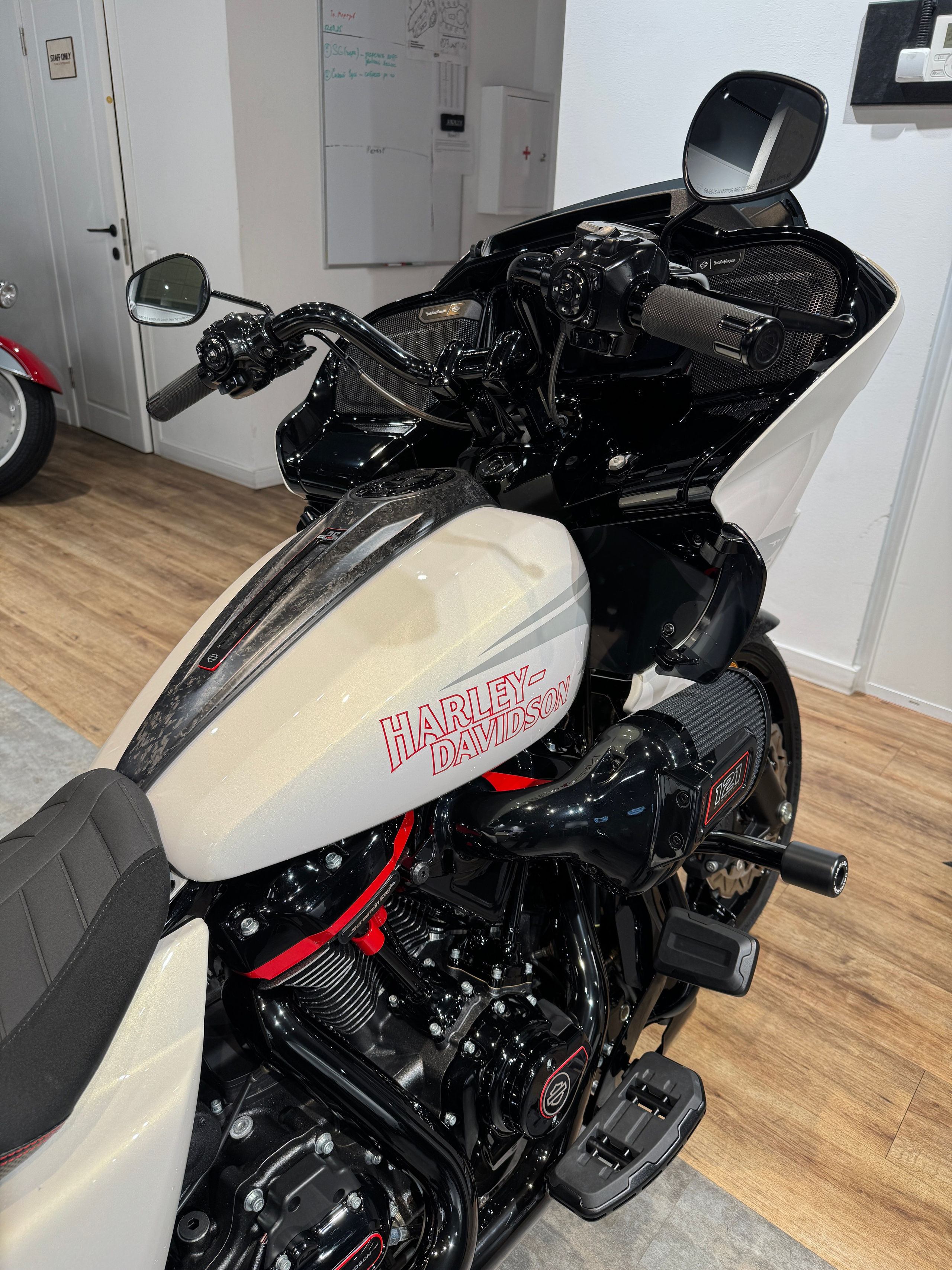 Мотоциклы Harley-Davidson 2024 CVO Road Glide ST 121 (Touring)  — купить мотоцикл. Hello Davidson, Москва. Только хорошие мотоциклы…