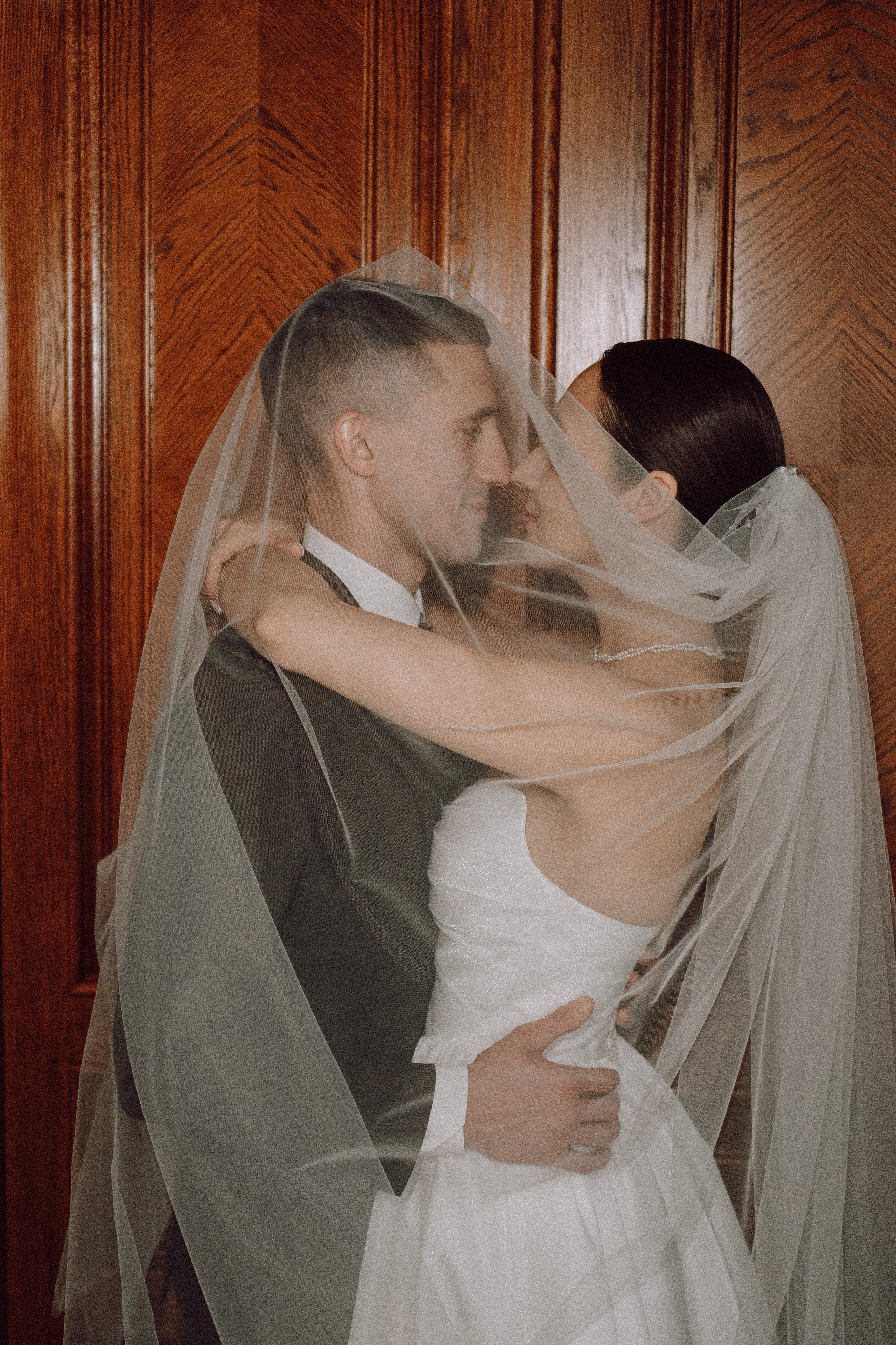 СВАДЕБНАЯ ПРОГУЛКА В САНТК-ПЕТЕРБУРГЕ (ИСАКИЕВСКИЙ СОБОР, ЗИМНЯЯ КАНАВКА, ЭРМИТАЖ И БОЛЬШАЯ МОРСКАЯ УЛИЦА). Профессиональный фотограф, Санкт-Петербург — Виктория Богомолова