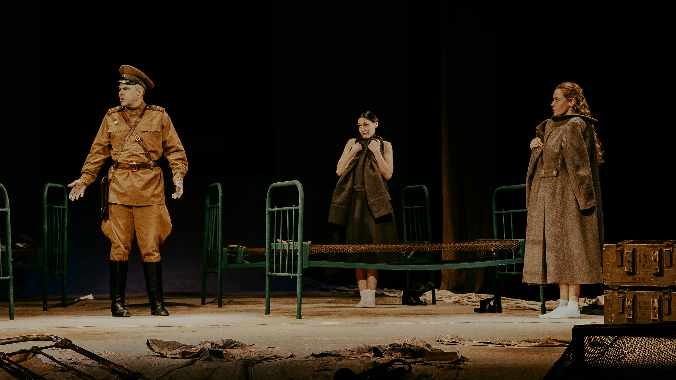 Театр Юного Зрителя " Не покидай меня». Фотограф Марк Файзулин