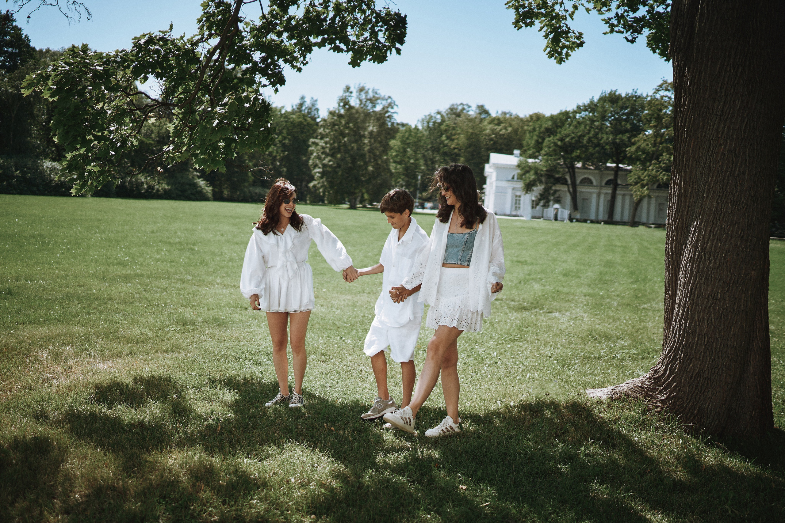 Сестры с братом 🤍. Фотограф в Санкт-Петербурге | Аня Маленчук