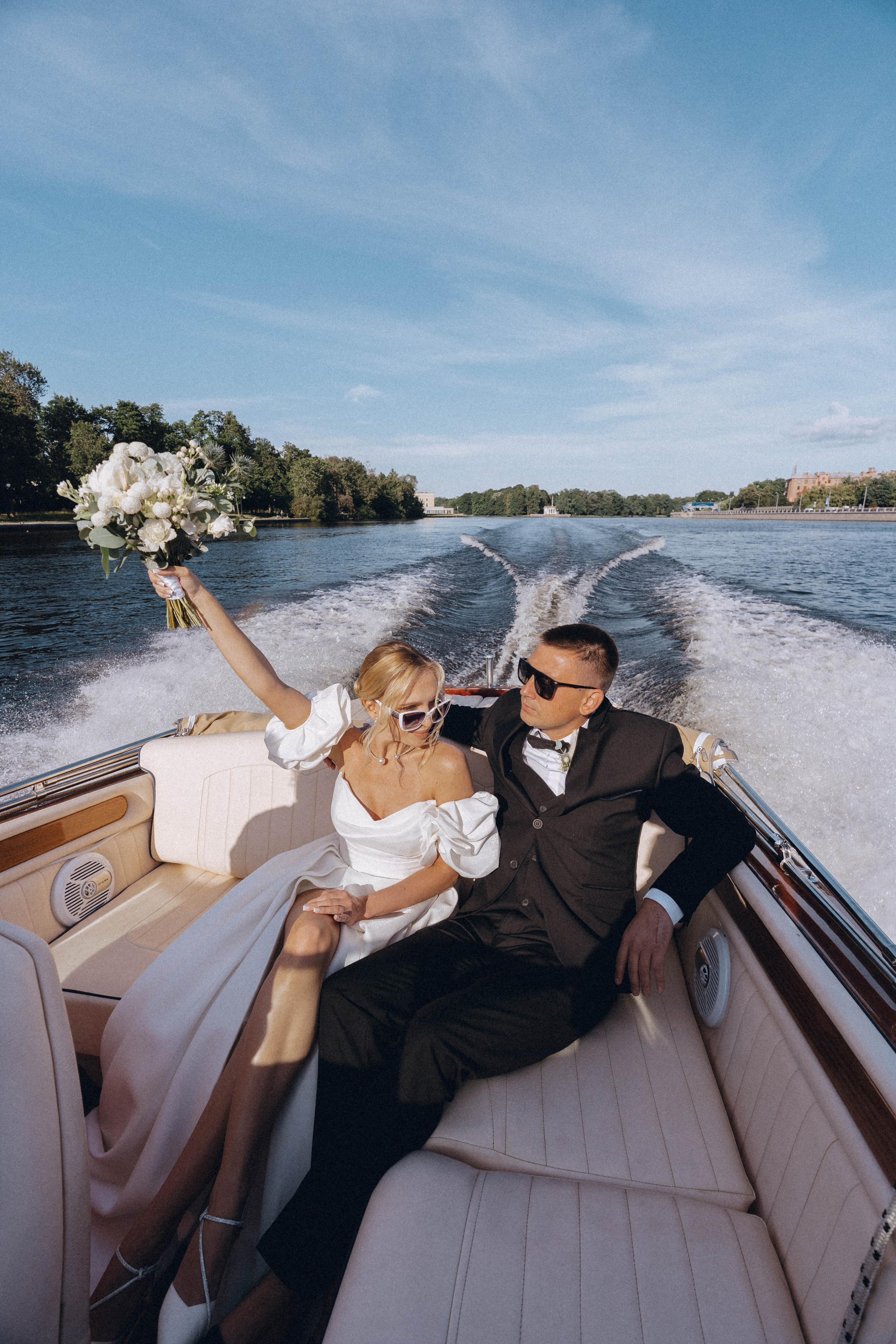 СВАДЕНБНАЯ СЬЕМКА НА КАТЕРЕ ПО КАНАЛАМ САНКТ-ПЕТЕРБУРГА И В АКВАТОРИИ НЕВЫ. Профессиональный фотограф, Санкт-Петербург — Виктория Богомолова