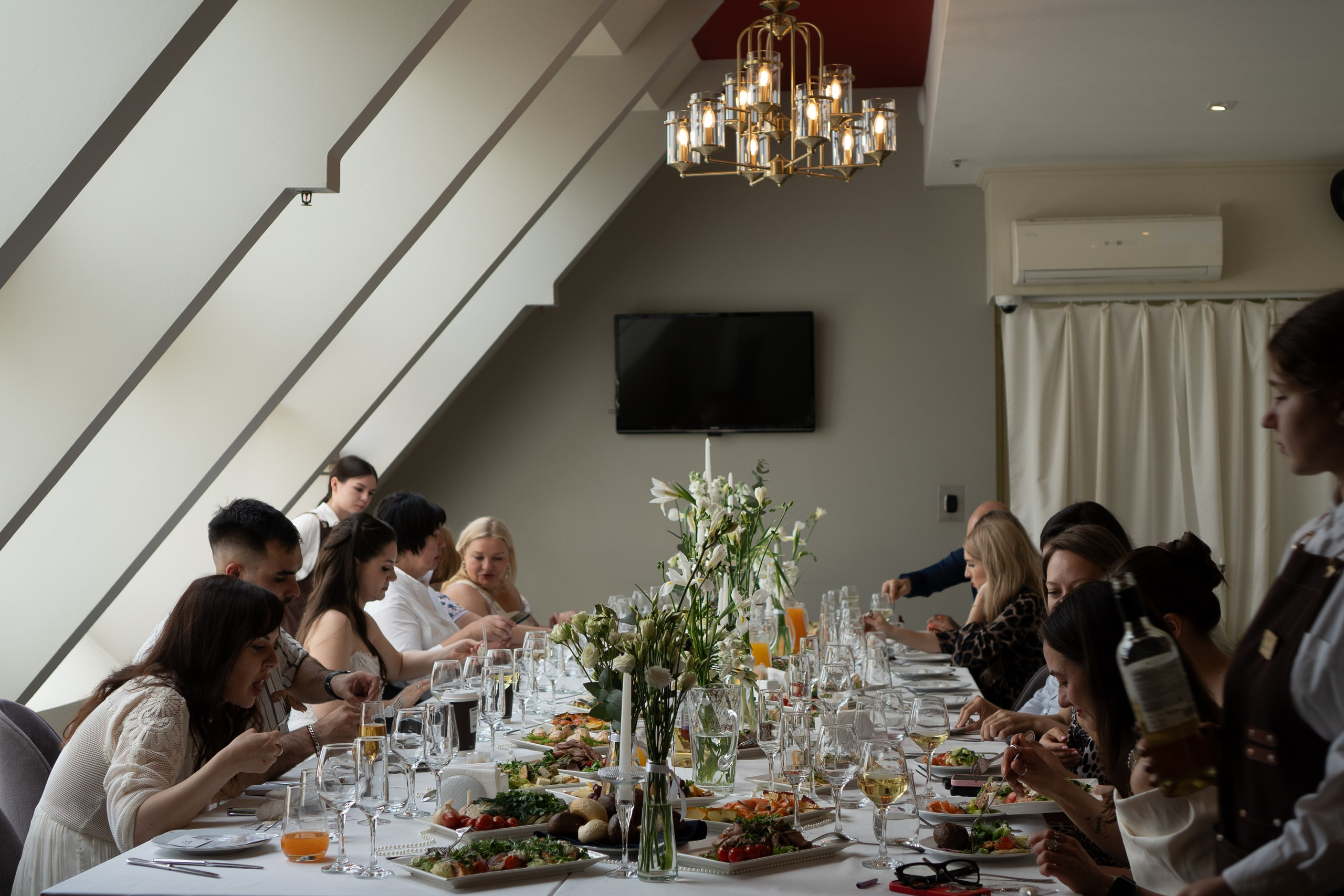 СВАДЕБНЫЙ БАНКЕТ НА ВЛАДИМИРСКОЙ В САНКТ-ПЕТЕРБУРГЕ (КАМЕРНАЯ СВАДЬБА). Профессиональный фотограф, Санкт-Петербург — Виктория Богомолова