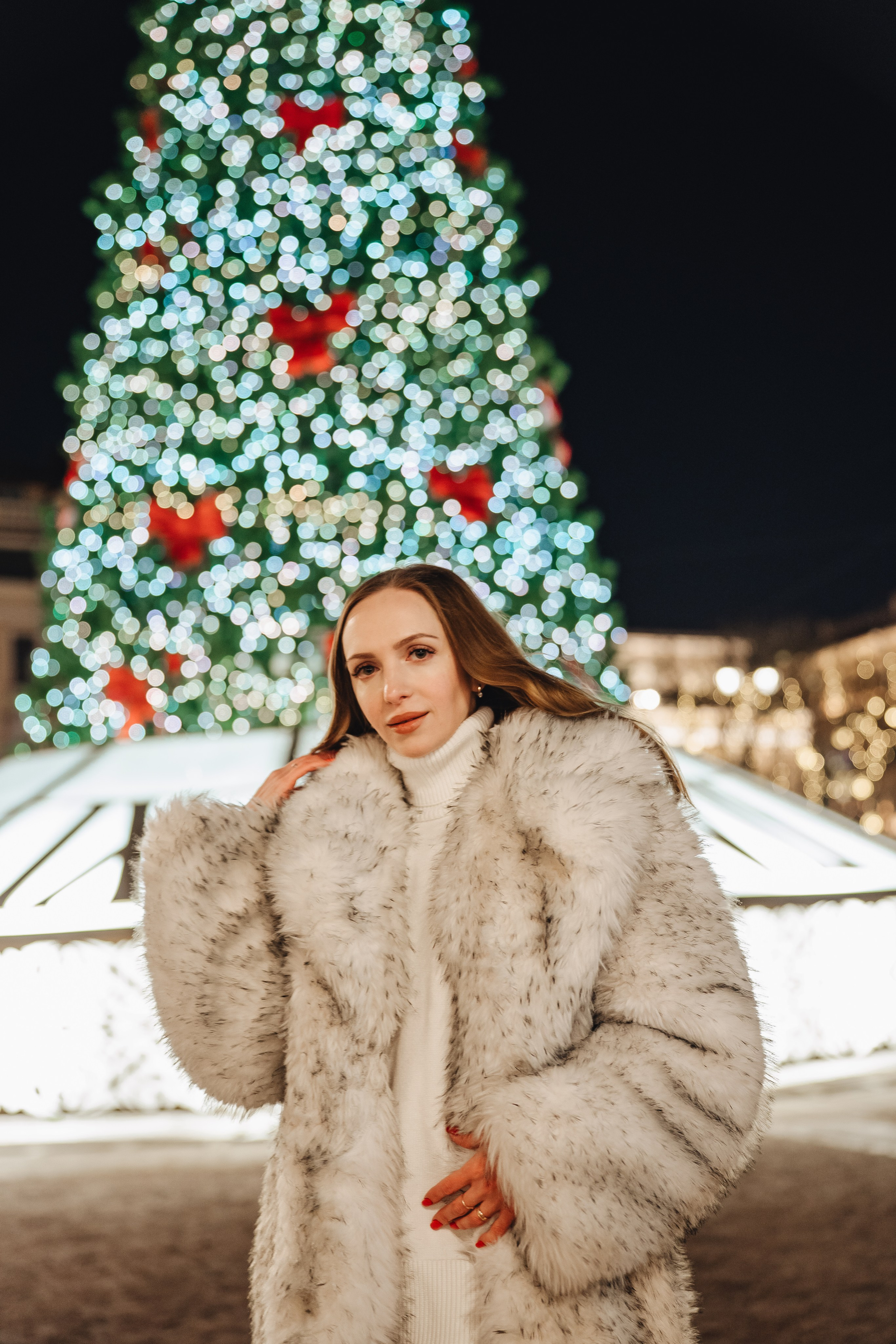 ПРОГУЛКА НА МАНЕЖНОЙ ПЛОЩАДИ ДЛЯ ДЕВУШКИ ПЕРЕД НОВЫМ ГОДОМ (НОВОГОДНЯЯ ФОТОСЕССИИЯ НА МАНЕЖНОЙ ПЛОЩАДИ). Профессиональный фотограф, Санкт-Петербург — Виктория Богомолова