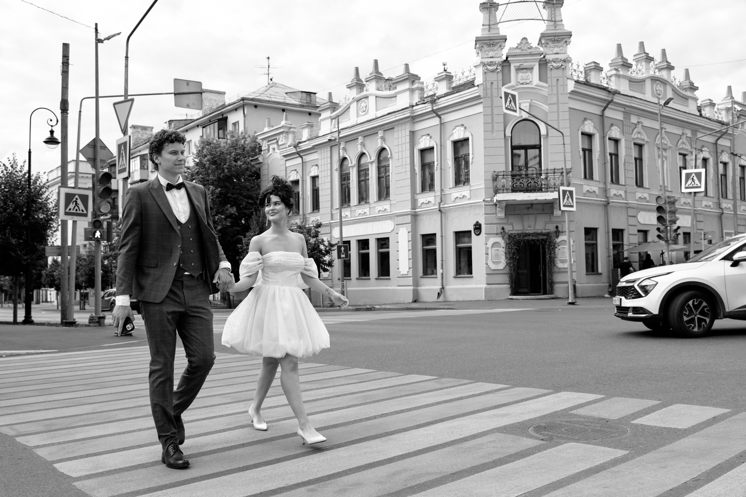 Молодожены на прогулке в Казани. Уличная фотосессияФотограф Орешина Елена