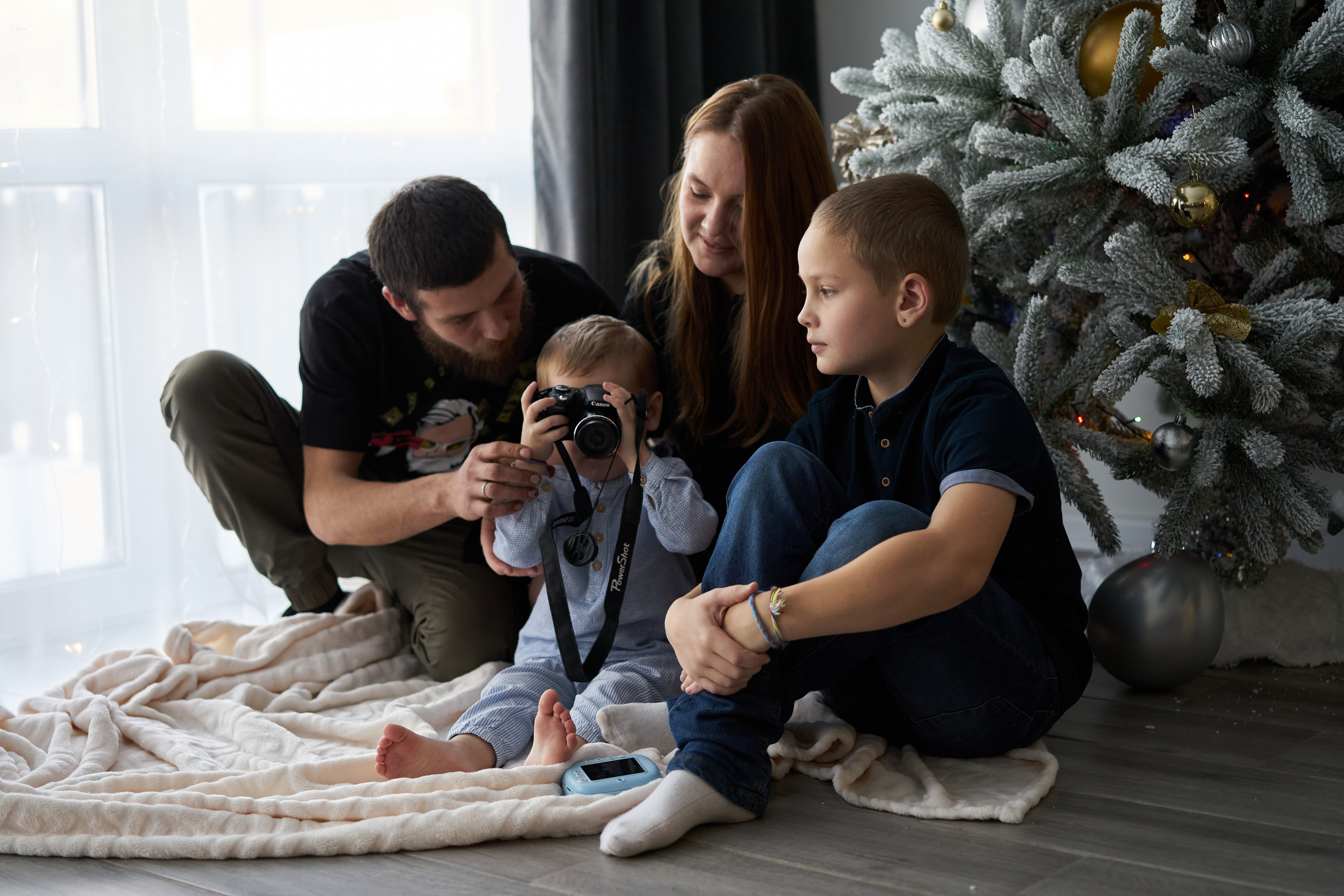 Семейная фотосессия дома. Фотограф Екатеринбург Кокшарова Александра