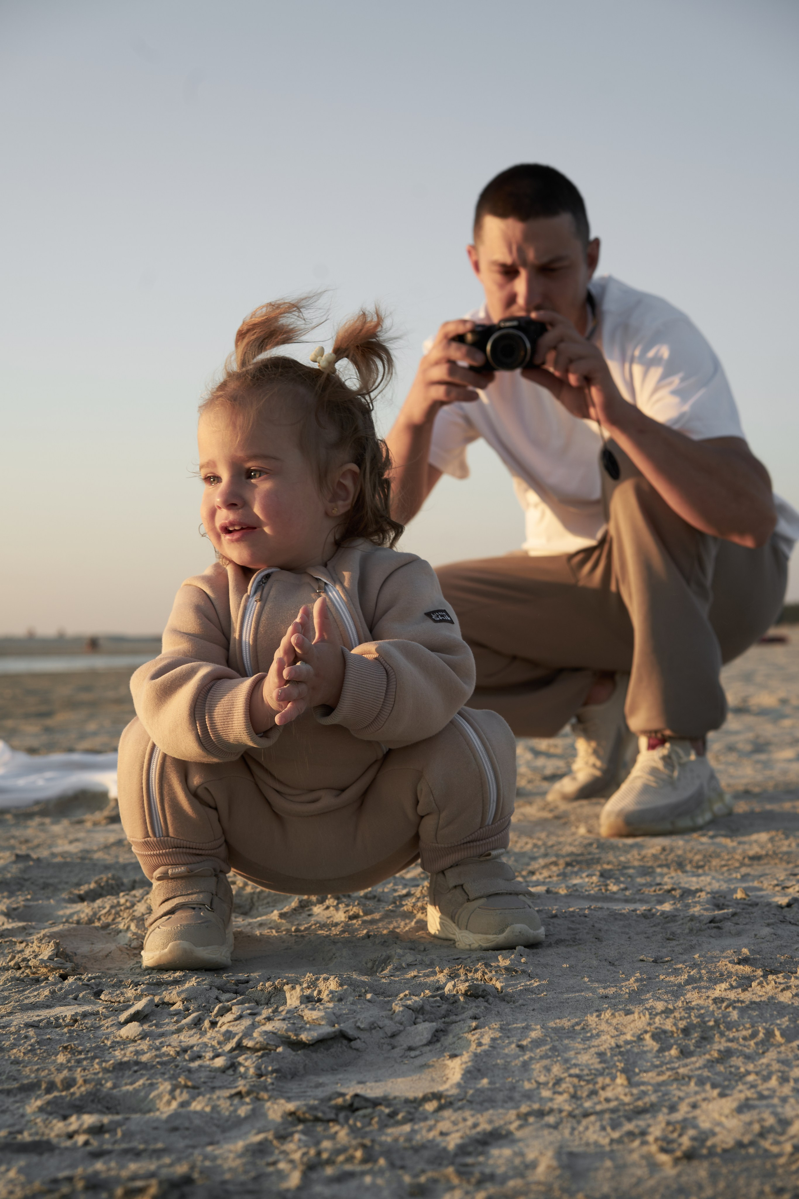 Семейная фотосессия на закате в песках. Фотограф Екатеринбург Кокшарова Александра