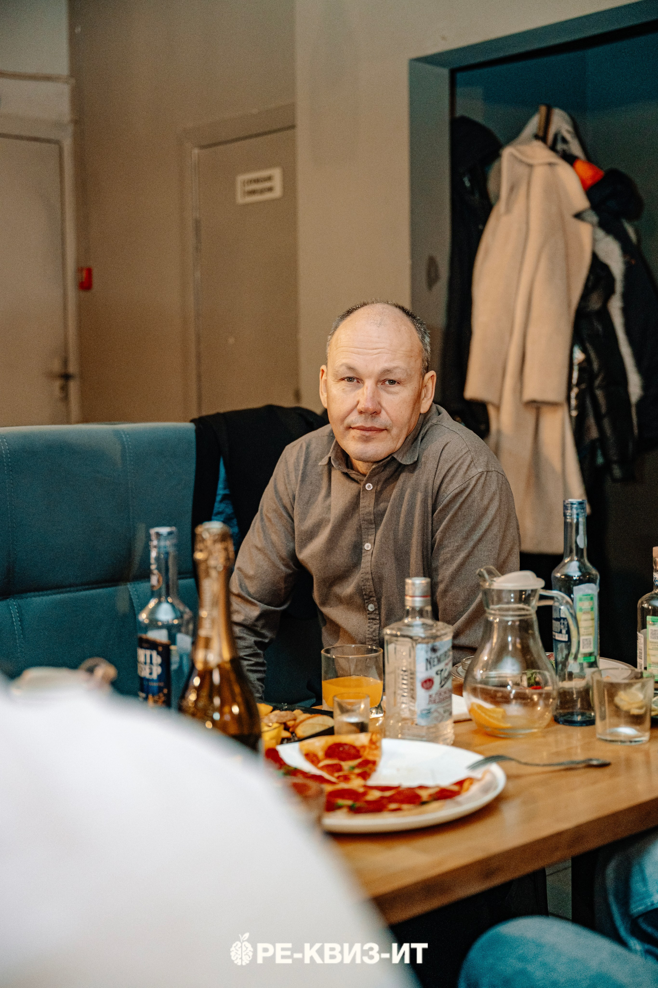 Реквизит — квиз в Зеленодольске и Волжске ZR cafe. Свадебный фотограф в Казани, и Зеленодольске Радик Мухаметов