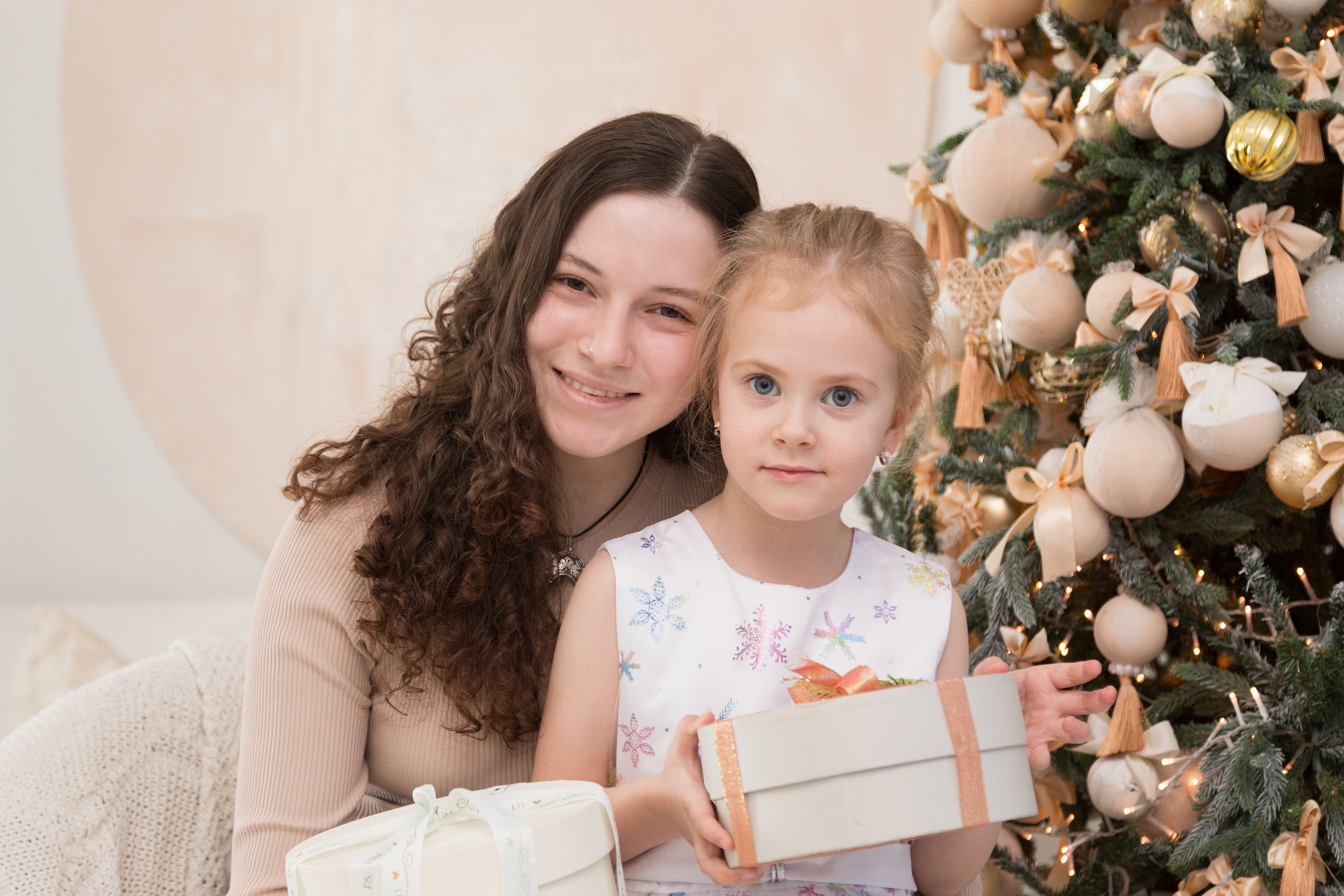 Семейная новогодняя съёмка в фотостудии Daily. Детский и контент фотограф Надя Волкова Санкт-Петербург