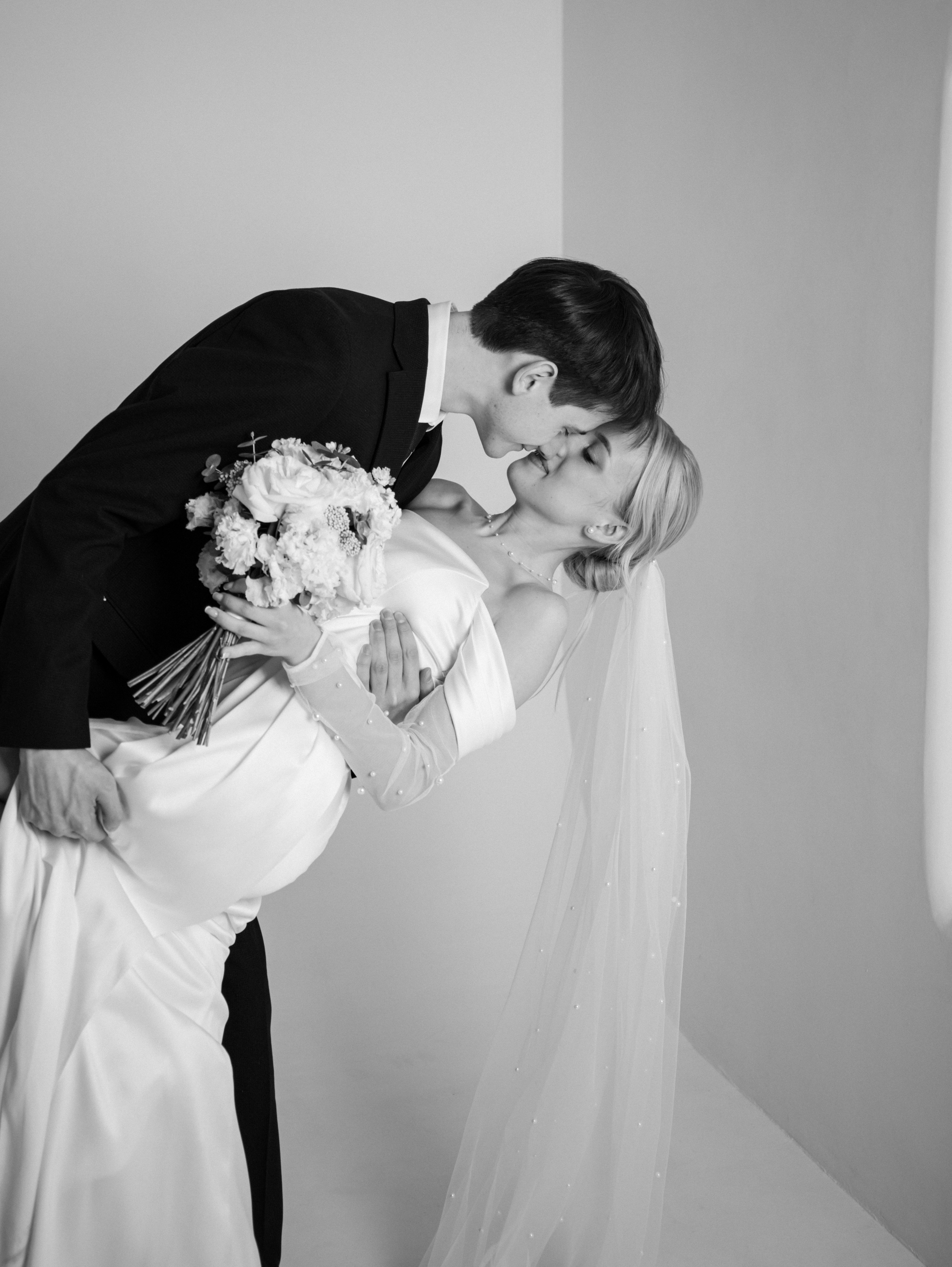 Илья&София (ЗАГС, прогулка, фотостудия). Свадебный и семейный фотограф в Москве Мила Широких