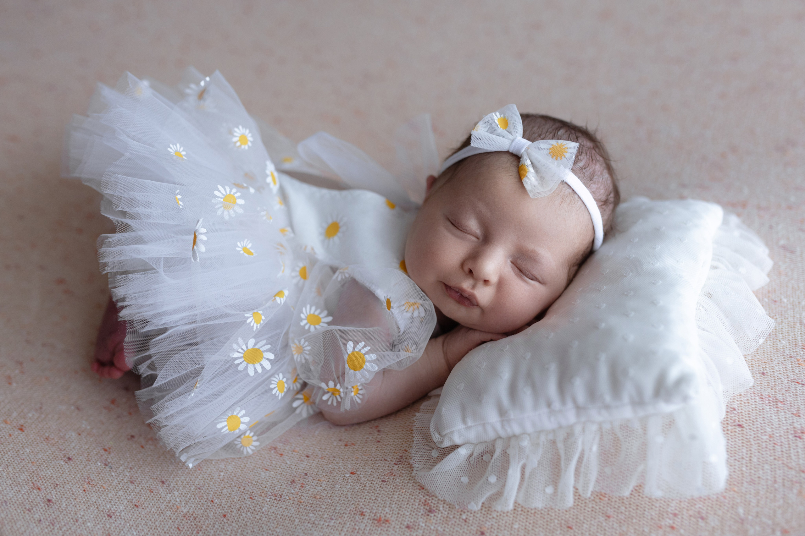 платье для newborn-фотосессии девочки, минималистичный стиль
