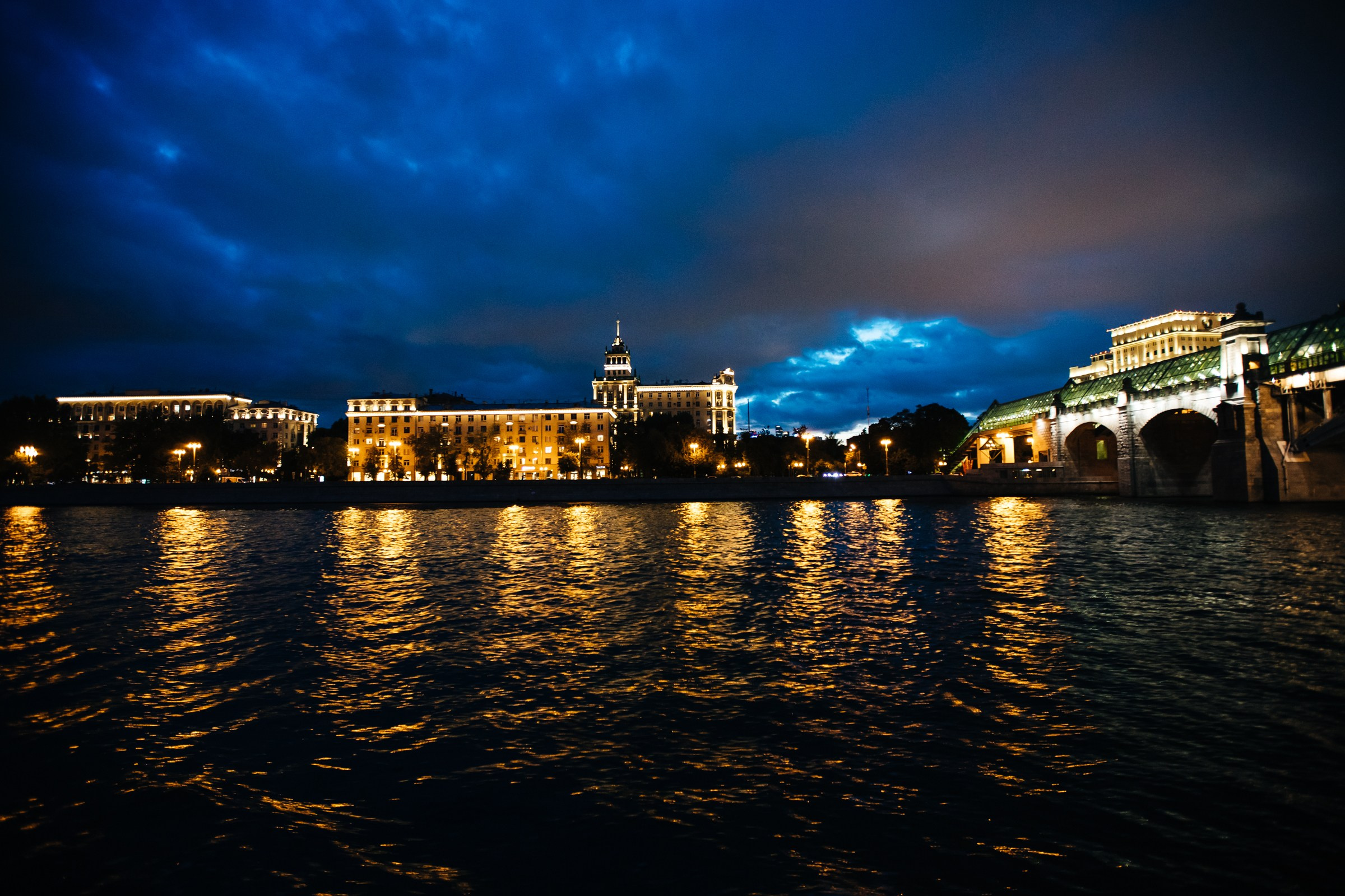Корпоратив на теплоходе. Женский и репортажный фотограф Москва Натали Смирнова