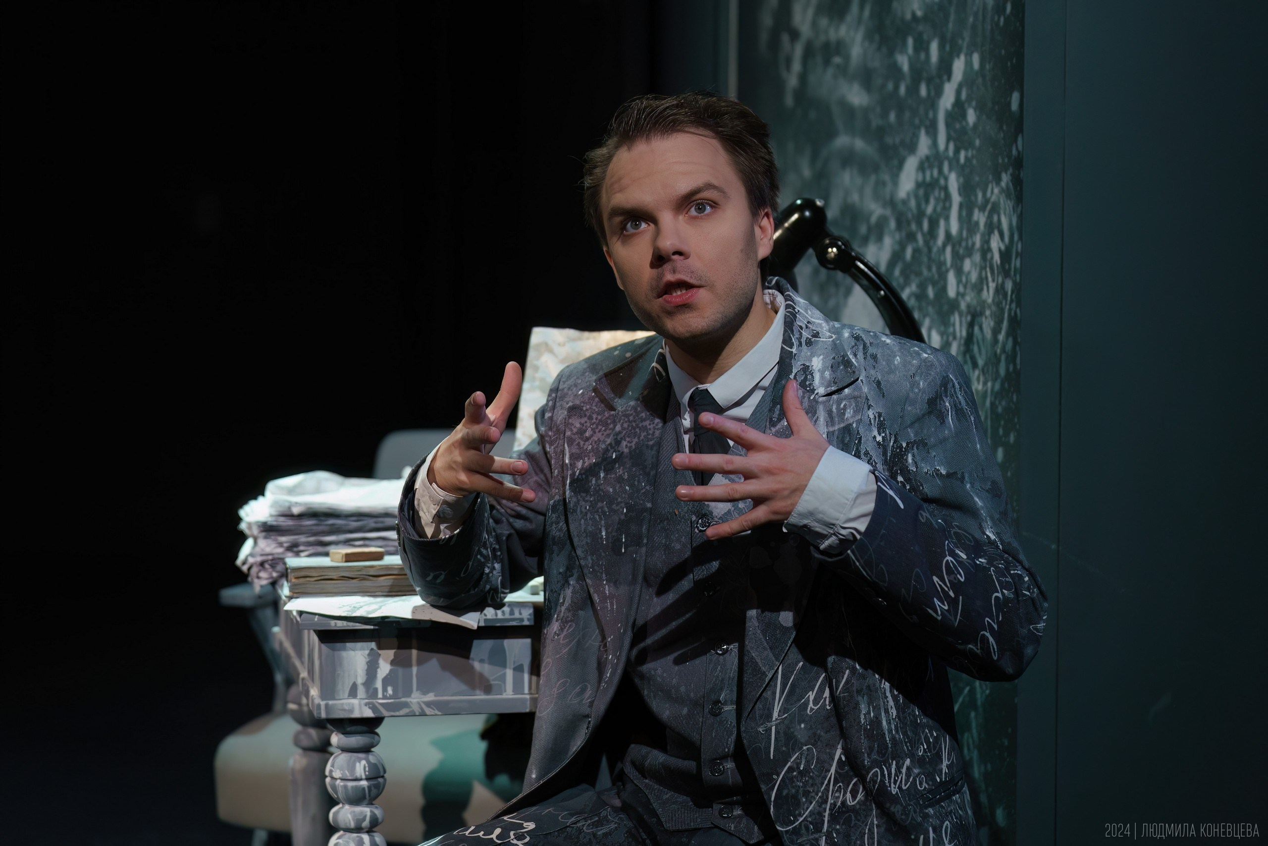 «Свет­лые души, или О том, как на­пи­сать рас­сказ», режиссер Михаил Крылов, Мастерская Петра Фоменко. Театральная фотография