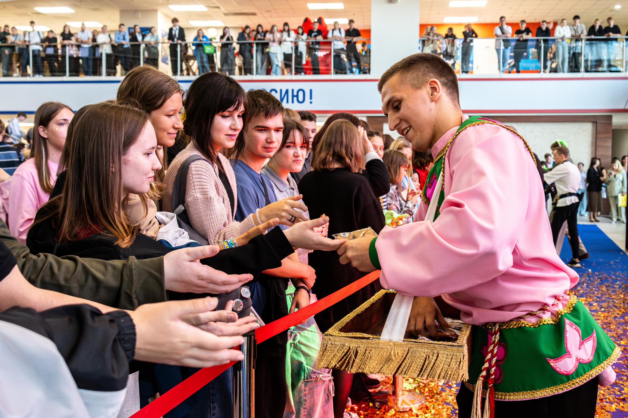 День Первокурсника ДВФУ 2025. Репортажный и портретный фотограф во Владивостоке Денис Седов