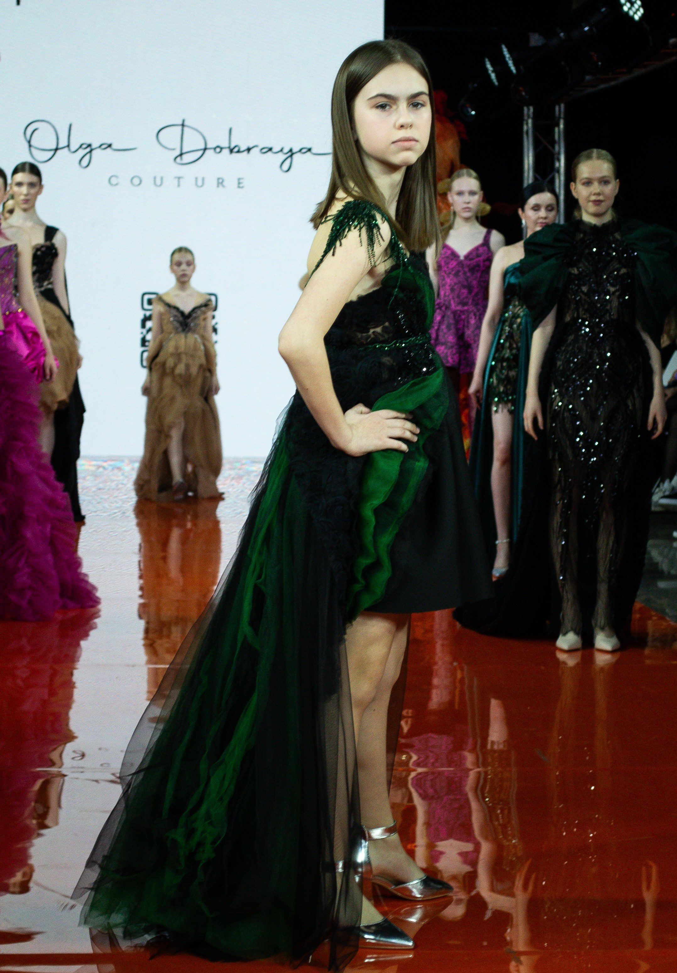 Показ Volga Fashion Week 2025. Victoria Radjevna Репортажный Фотограф — Видеограф Москва • Санкт-Петербург