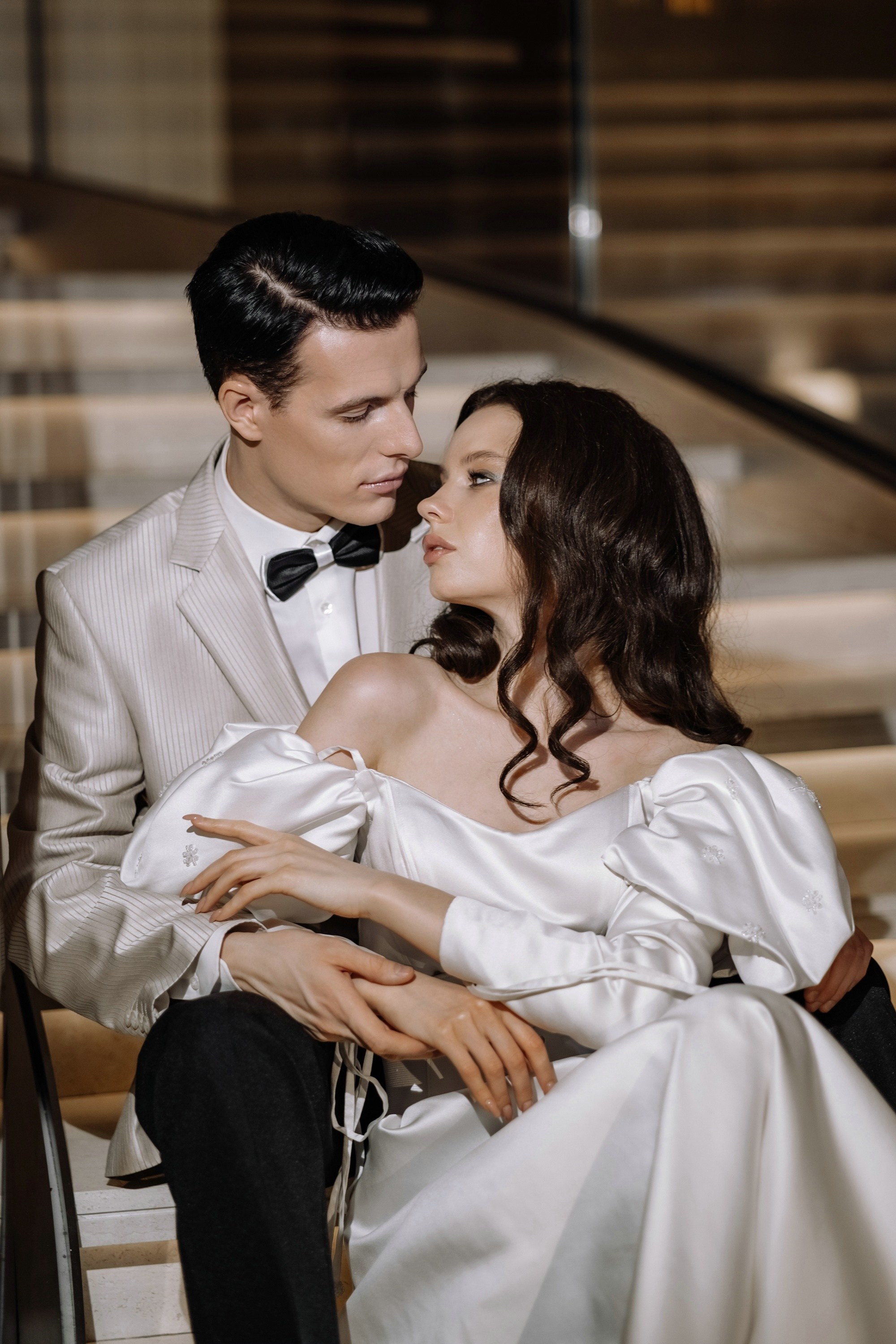 Фотосессия свадьбы на лестнице в Hyatt Regency Moscow Petrovsky Park. Свадебный и семейный фотограф в Москве Светлана Зоткина