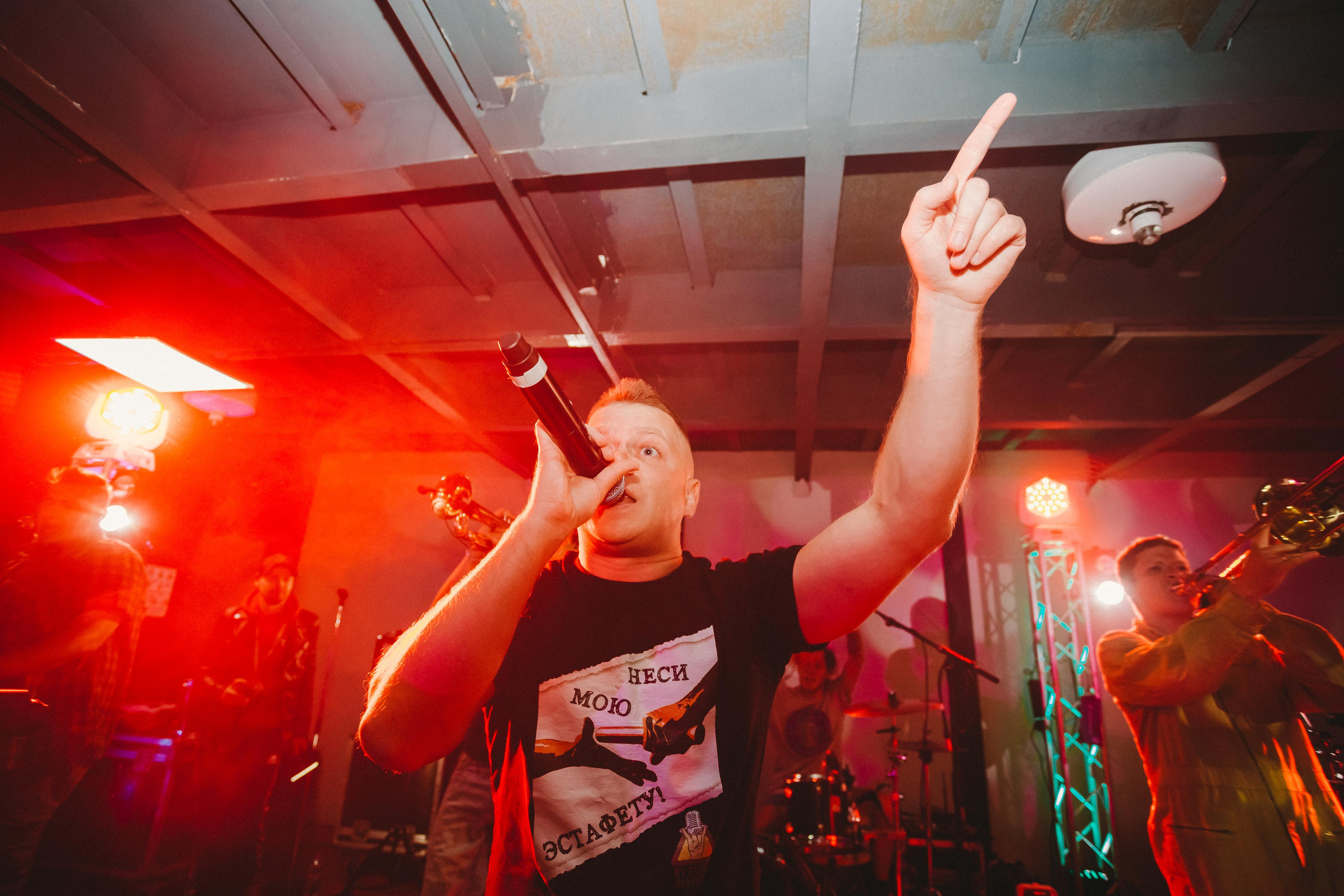 ВКЛЮЧАЙ МИКРОФОН (ПОЗОРНАЯ ОБЗОРНАЯ). Фотограф Сонкина Татьяна