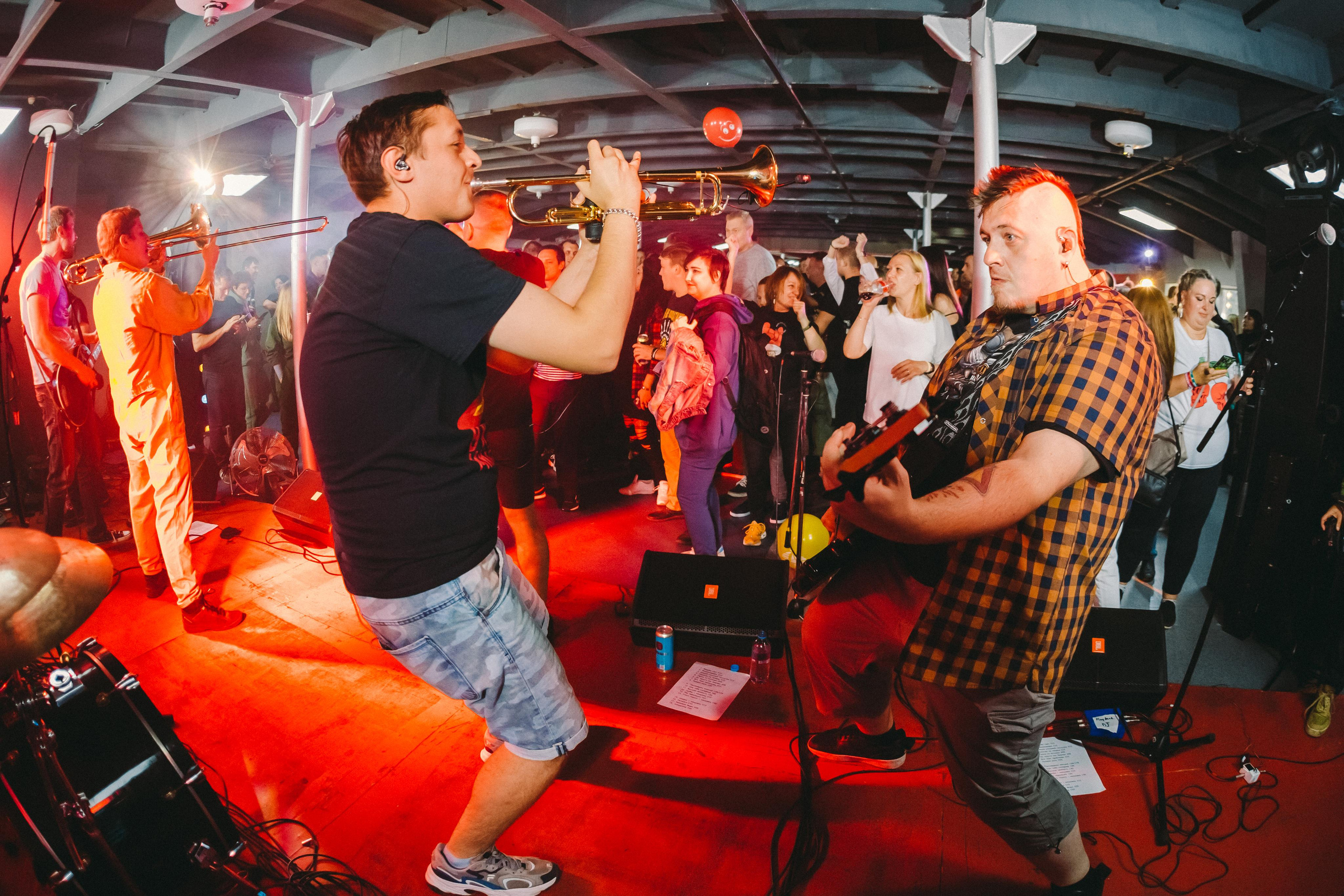 ВКЛЮЧАЙ МИКРОФОН (ПОЗОРНАЯ ОБЗОРНАЯ). Фотограф Сонкина Татьяна