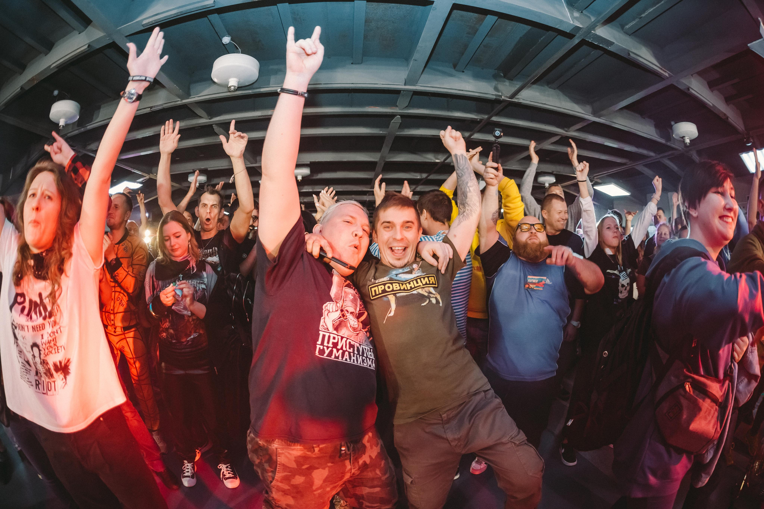 ВКЛЮЧАЙ МИКРОФОН (ПОЗОРНАЯ ОБЗОРНАЯ). Фотограф Сонкина Татьяна