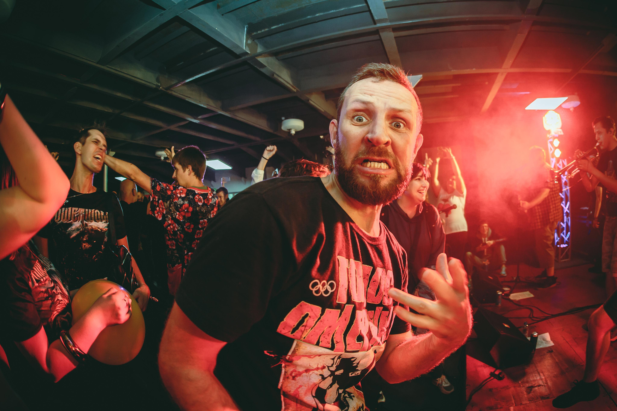 ВКЛЮЧАЙ МИКРОФОН (ПОЗОРНАЯ ОБЗОРНАЯ). Фотограф Сонкина Татьяна