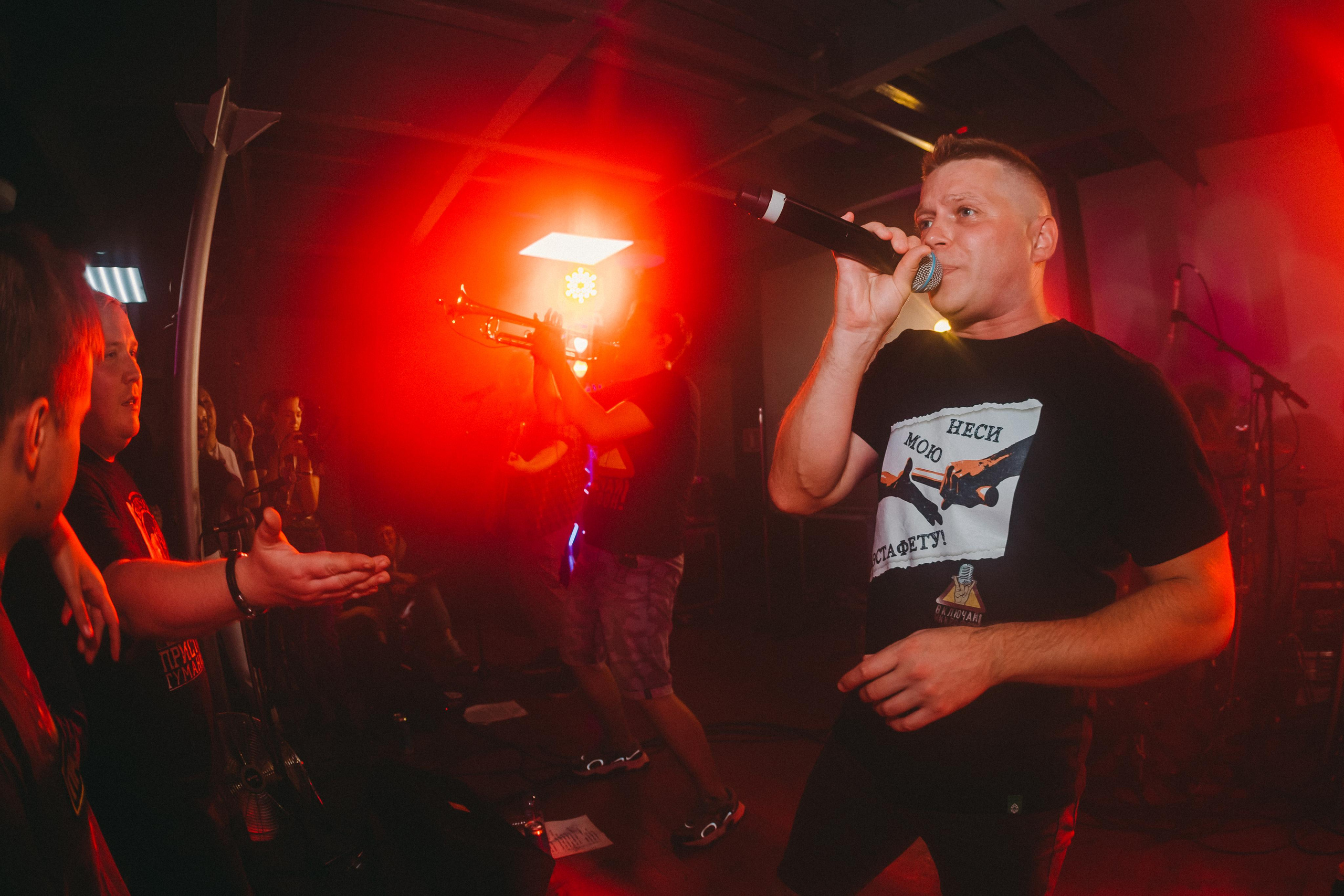 ВКЛЮЧАЙ МИКРОФОН (ПОЗОРНАЯ ОБЗОРНАЯ). Фотограф Сонкина Татьяна