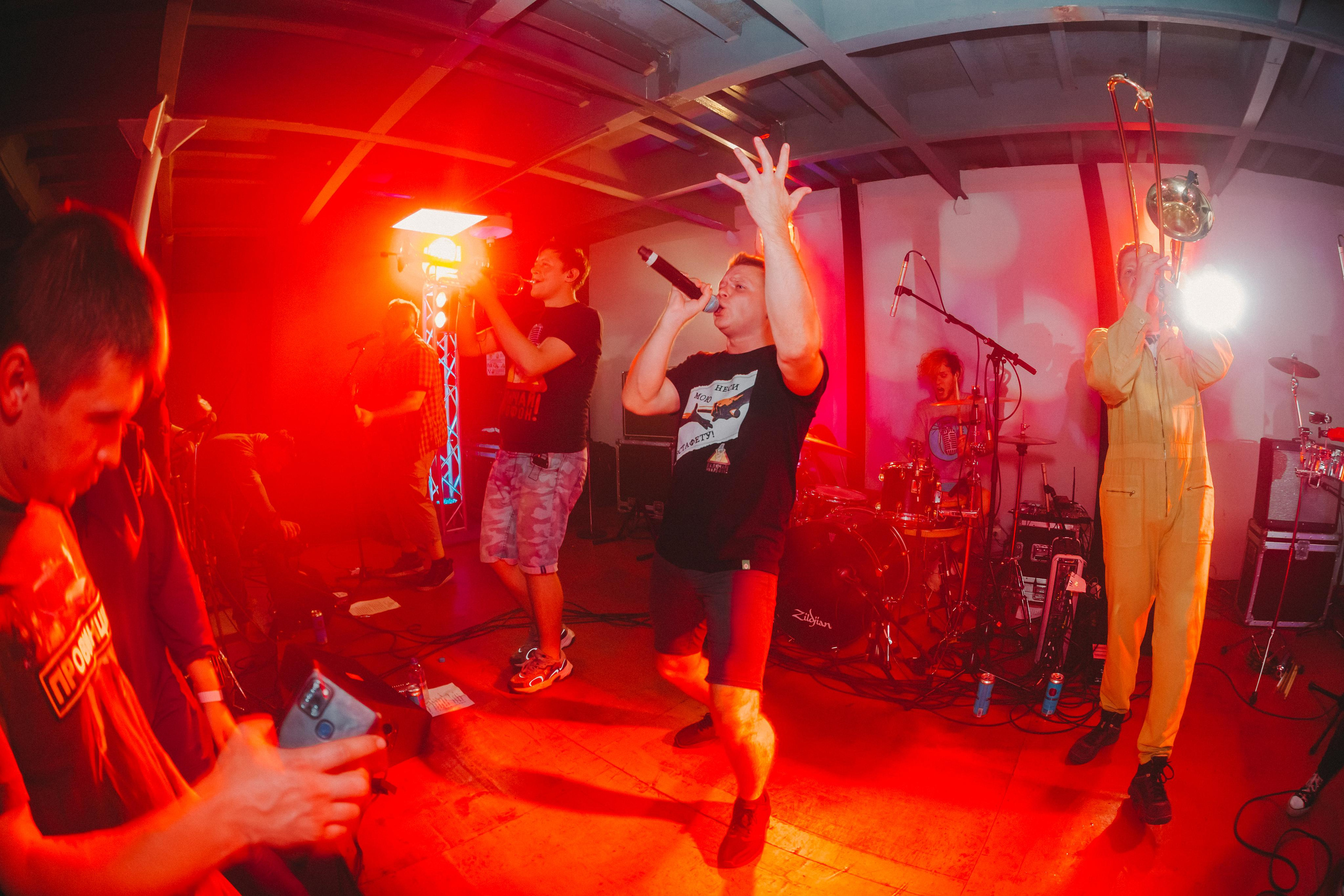 ВКЛЮЧАЙ МИКРОФОН (ПОЗОРНАЯ ОБЗОРНАЯ). Фотограф Сонкина Татьяна