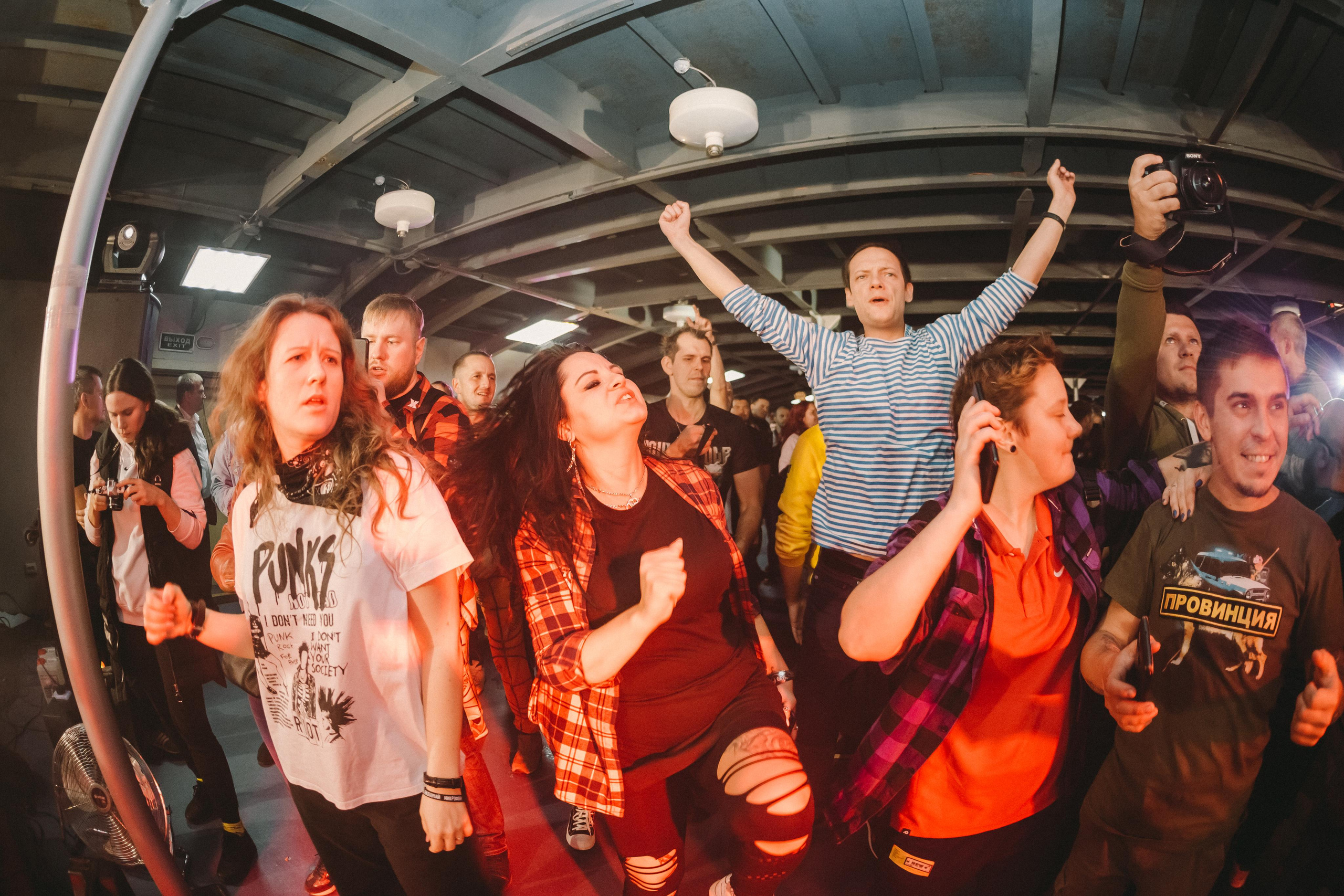 ВКЛЮЧАЙ МИКРОФОН (ПОЗОРНАЯ ОБЗОРНАЯ). Фотограф Сонкина Татьяна