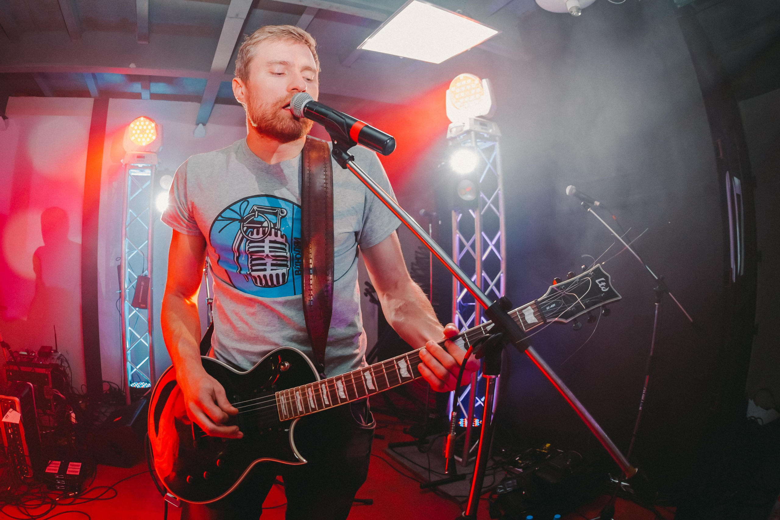 ВКЛЮЧАЙ МИКРОФОН (ПОЗОРНАЯ ОБЗОРНАЯ). Фотограф Сонкина Татьяна