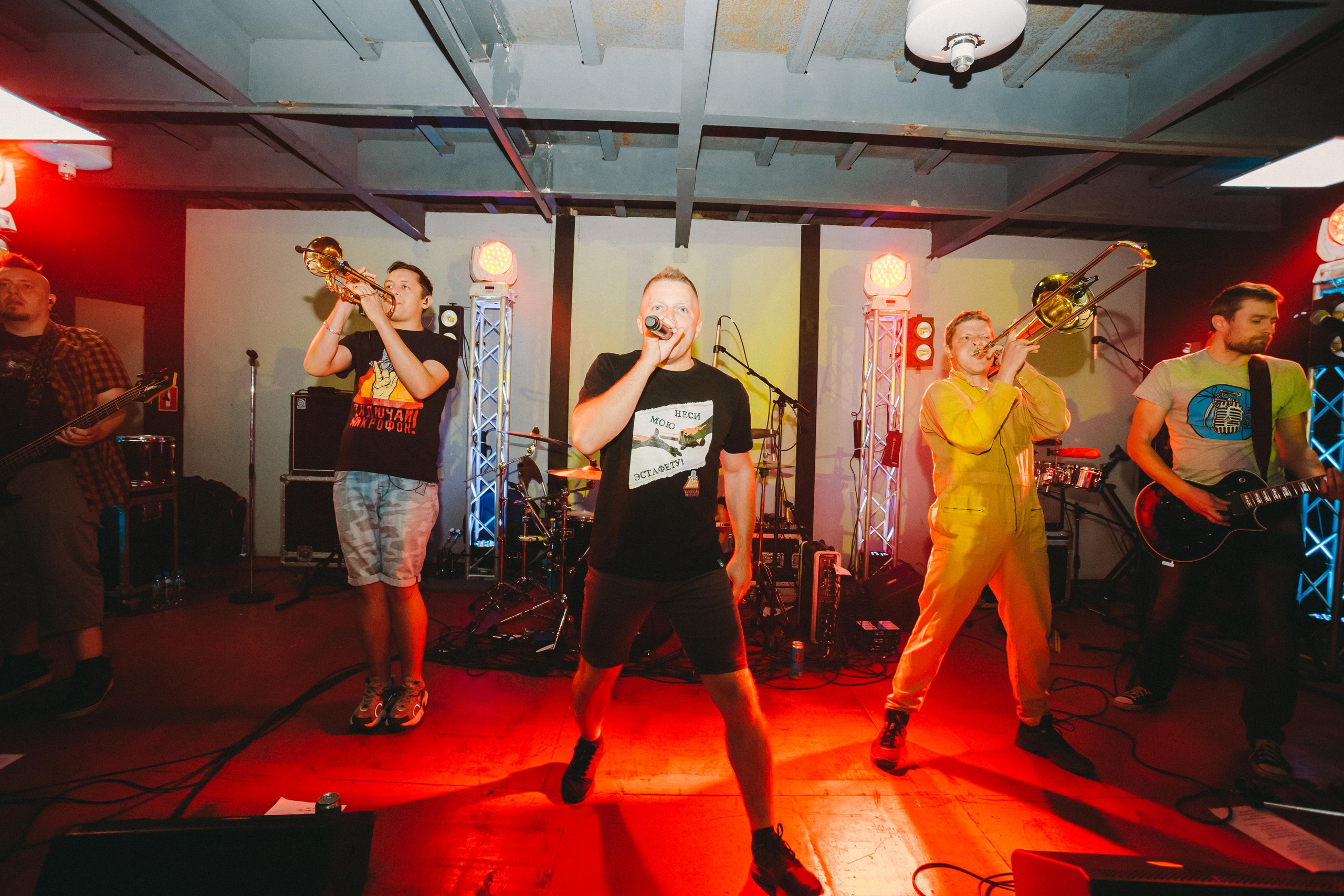 ВКЛЮЧАЙ МИКРОФОН (ПОЗОРНАЯ ОБЗОРНАЯ). Фотограф Сонкина Татьяна