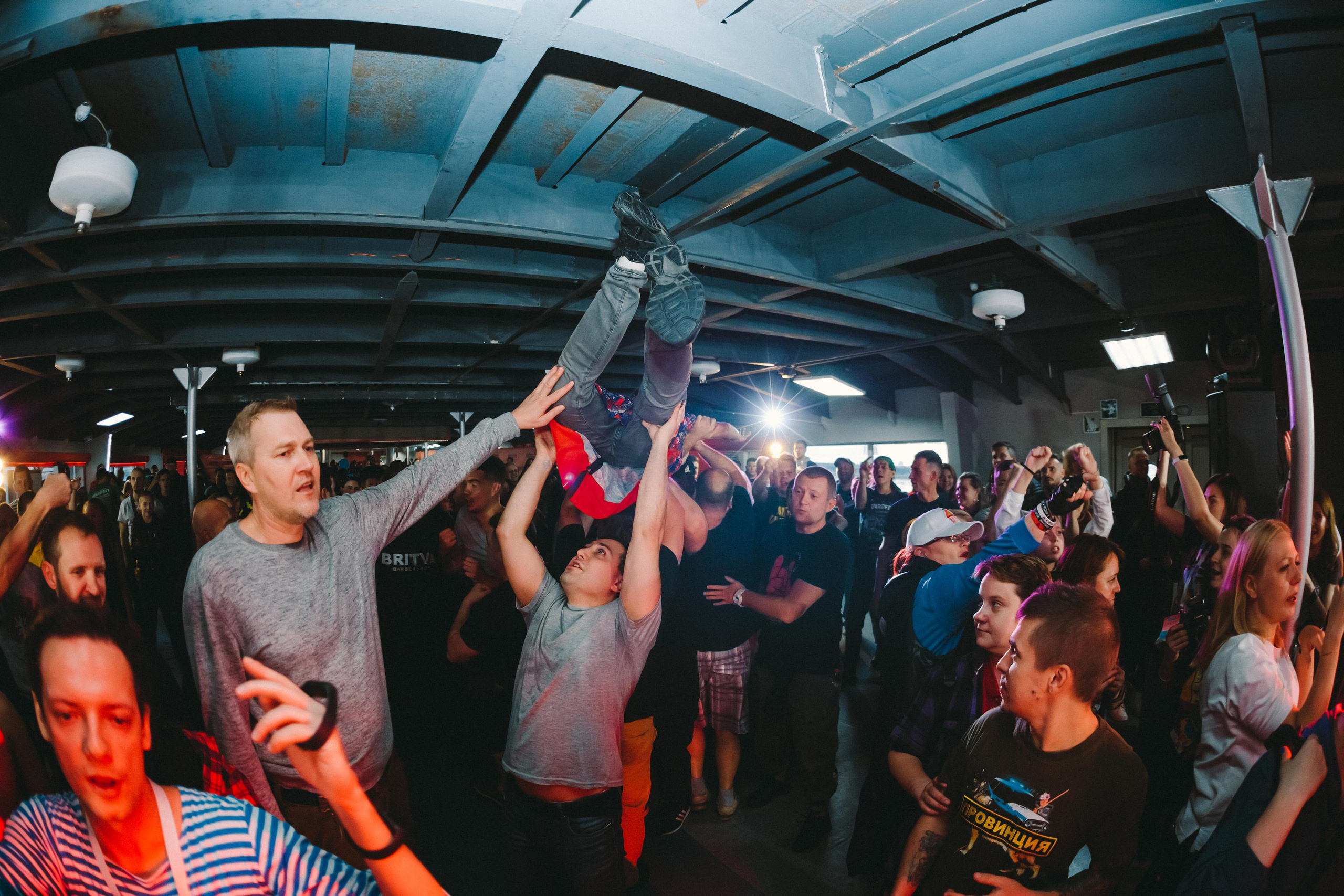 ВКЛЮЧАЙ МИКРОФОН (ПОЗОРНАЯ ОБЗОРНАЯ). Фотограф Сонкина Татьяна