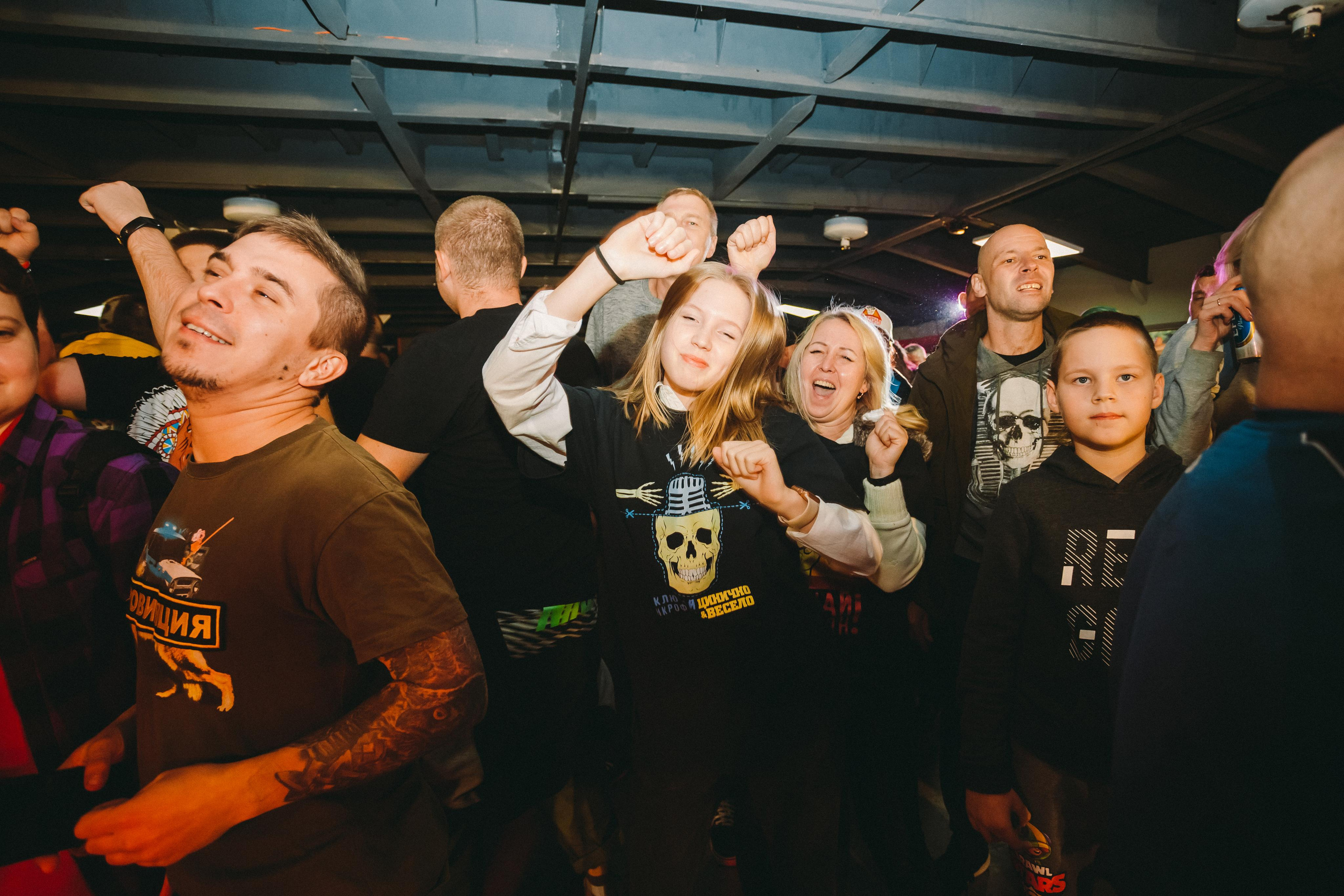 ВКЛЮЧАЙ МИКРОФОН (ПОЗОРНАЯ ОБЗОРНАЯ). Фотограф Сонкина Татьяна