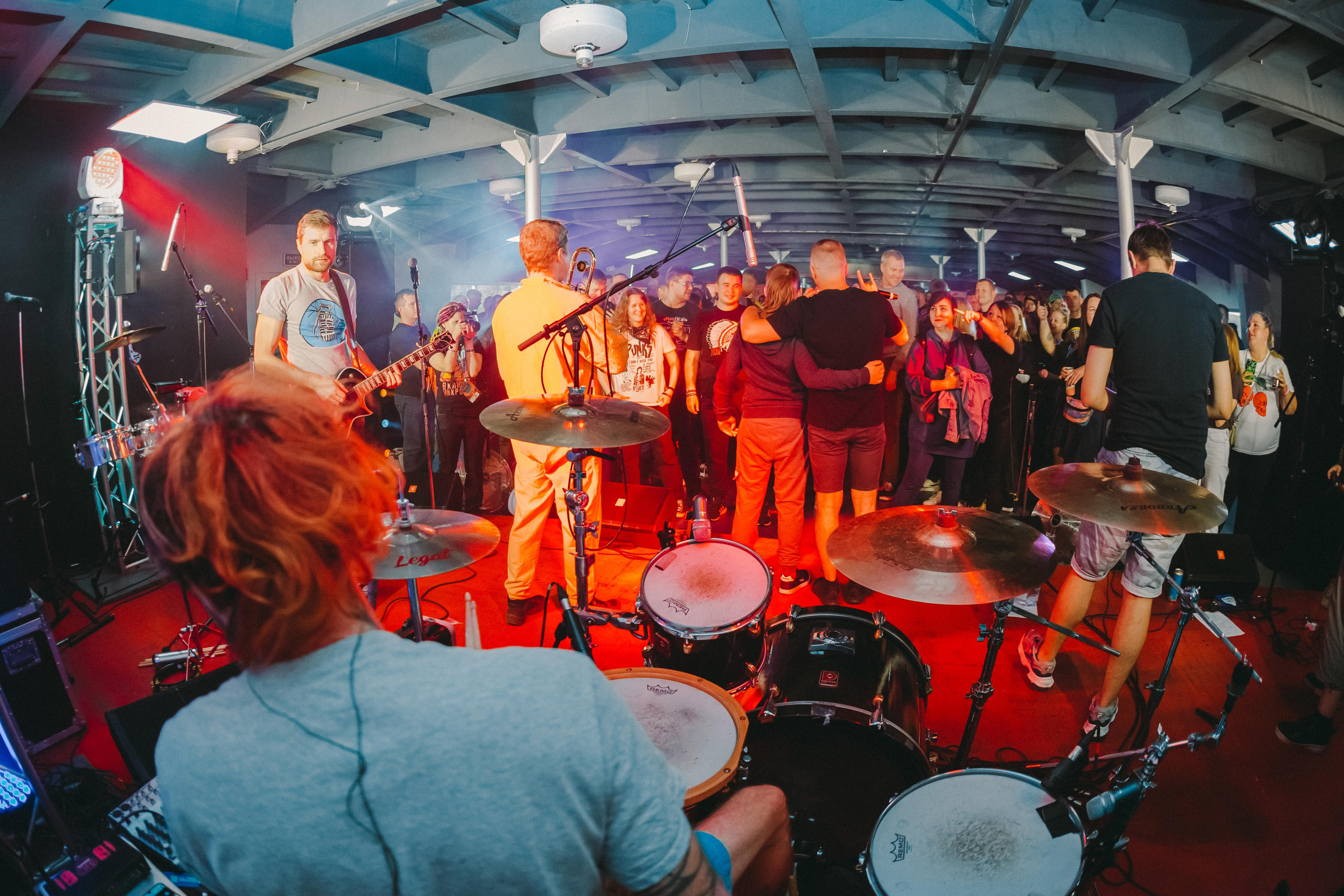 ВКЛЮЧАЙ МИКРОФОН (ПОЗОРНАЯ ОБЗОРНАЯ). Фотограф Сонкина Татьяна