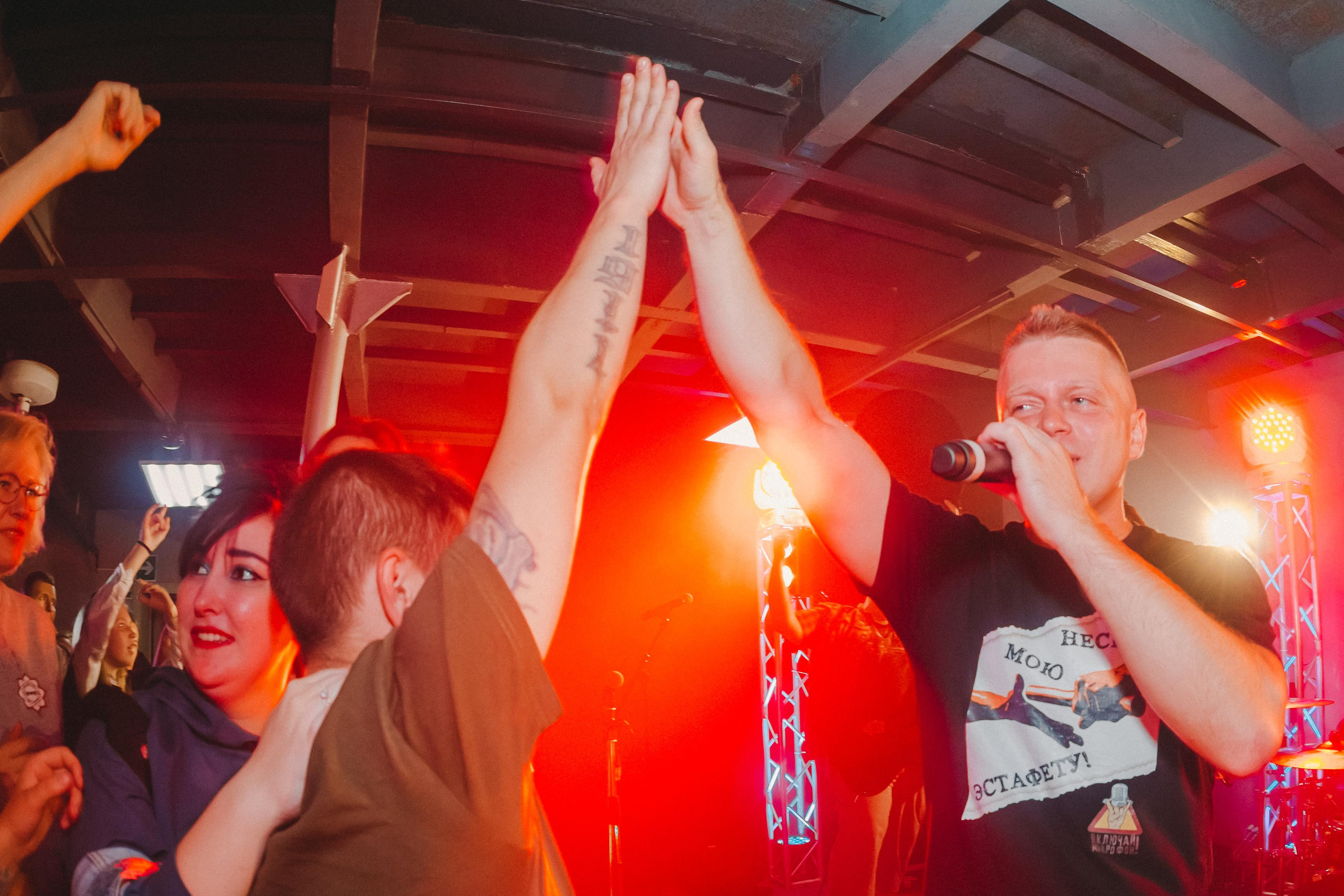 ВКЛЮЧАЙ МИКРОФОН (ПОЗОРНАЯ ОБЗОРНАЯ). Фотограф Сонкина Татьяна