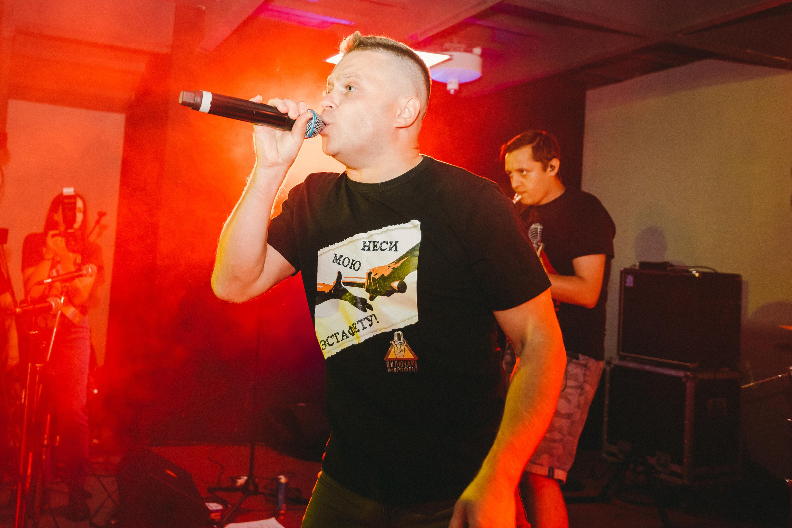 ВКЛЮЧАЙ МИКРОФОН (ПОЗОРНАЯ ОБЗОРНАЯ). Фотограф Сонкина Татьяна