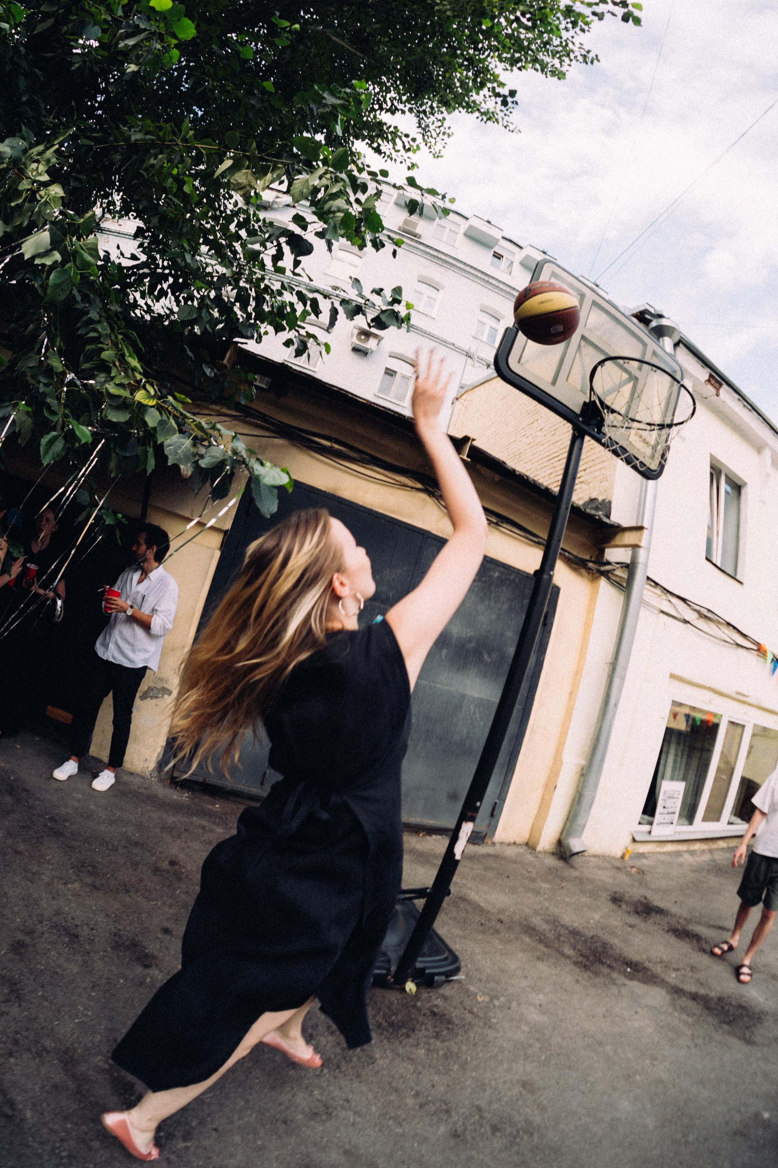 Двор в UPPERCUTS. СПАСИБО, ДАНИЛ