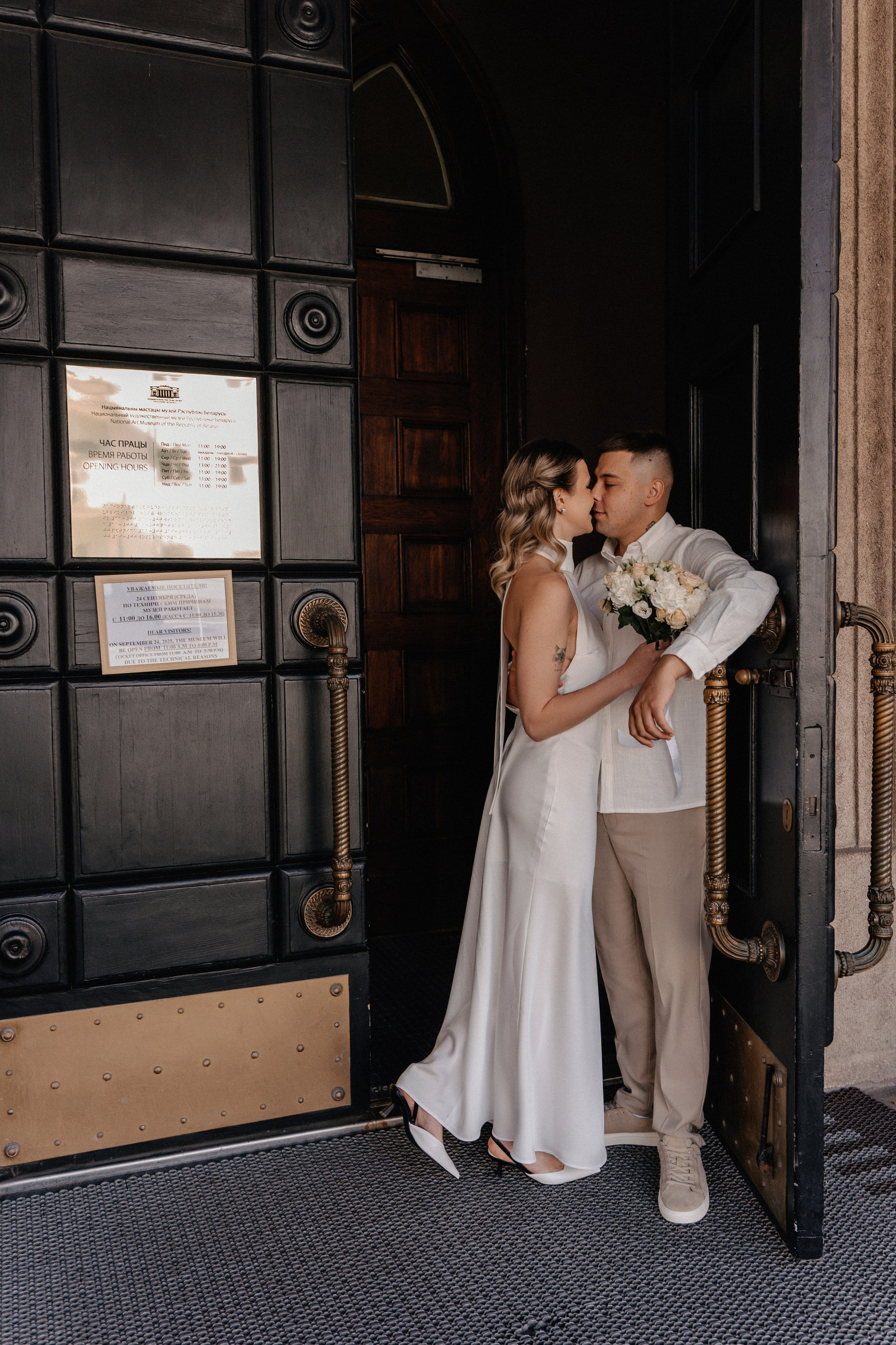 Любовь в одном знаменитом подъезде Минска. Ваш семейный фотограф в Минске — Вика Трегубова