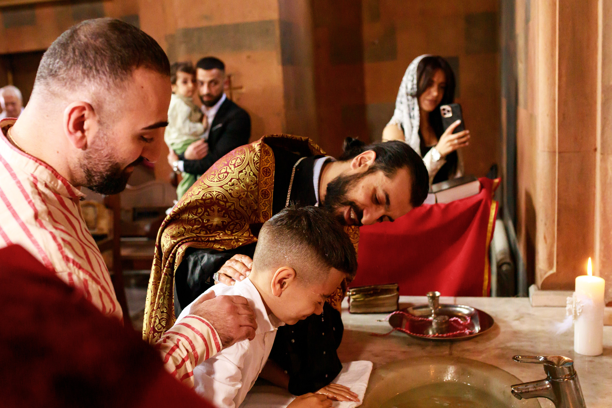 Таинство Крещения в Армянской церкви. Фотограф Тверь. Свадебные, семейные, индивидуальные фотосессии