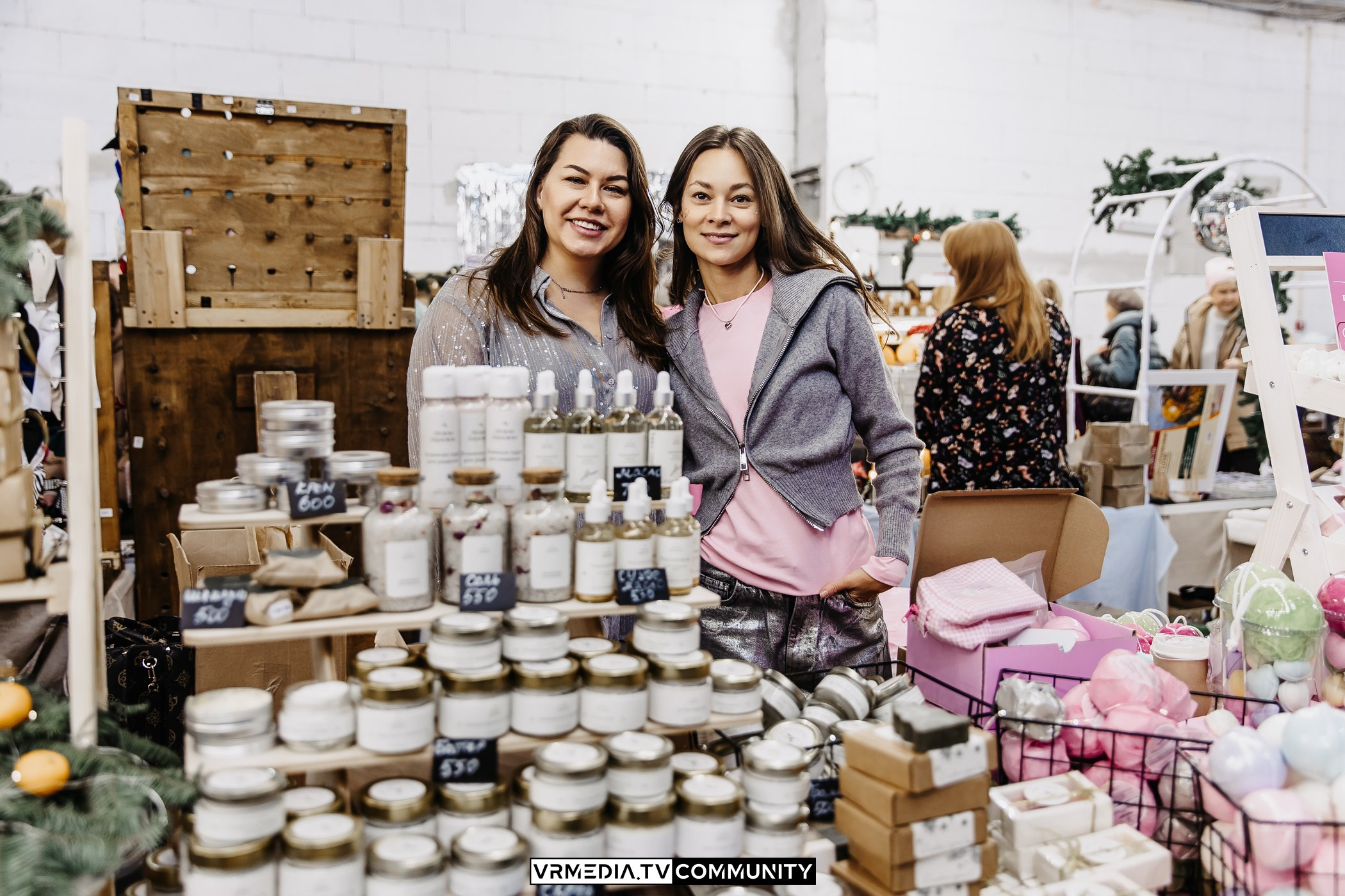 Традиционный рождественский базар и Garage Sale