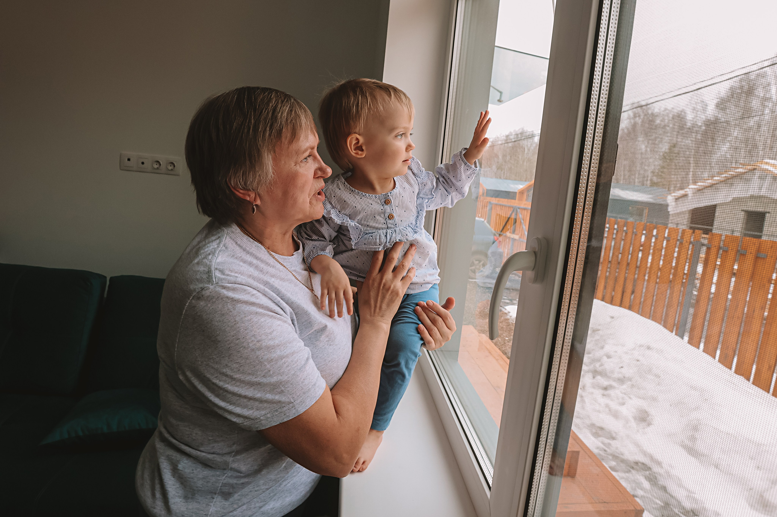 Семейная в домике (репортаж). Семейный фотограф Тюмень, фотограф на роды Салмина Мария