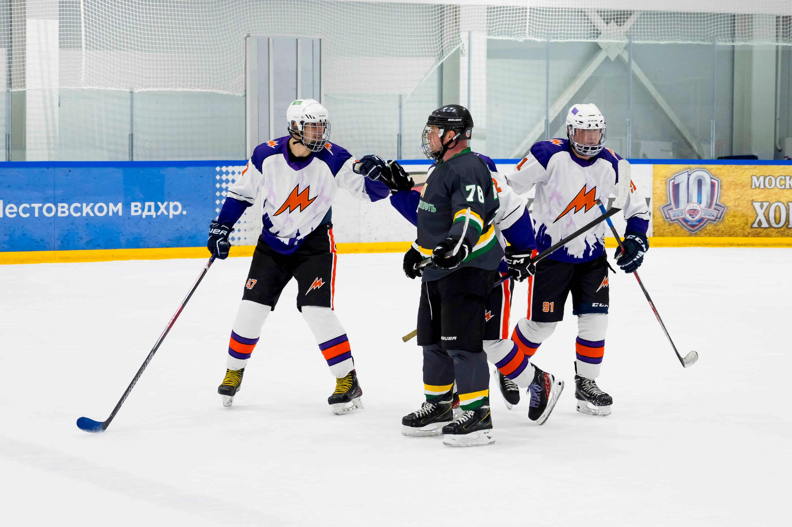 Хоккейный матч корпоративной команды Зарубежнефть. Репортажный фотограф и видеограф Слава Думчев. Тимбилдинги, отчетники, корпоративы