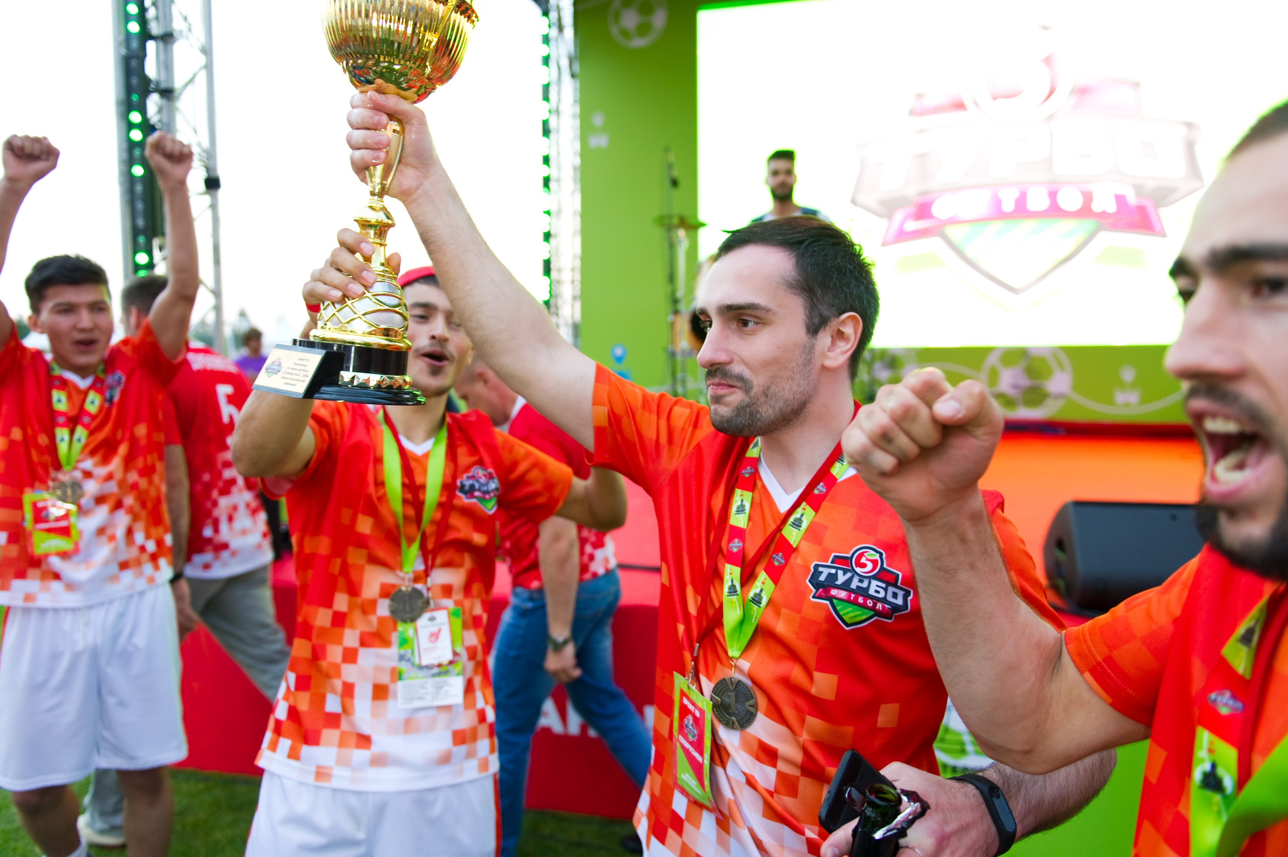 Турбофутбол (корпоративное соревнование «Пятерочки»). Репортажный фотограф и видеограф Слава Думчев. Тимбилдинги, отчетники, корпоративы