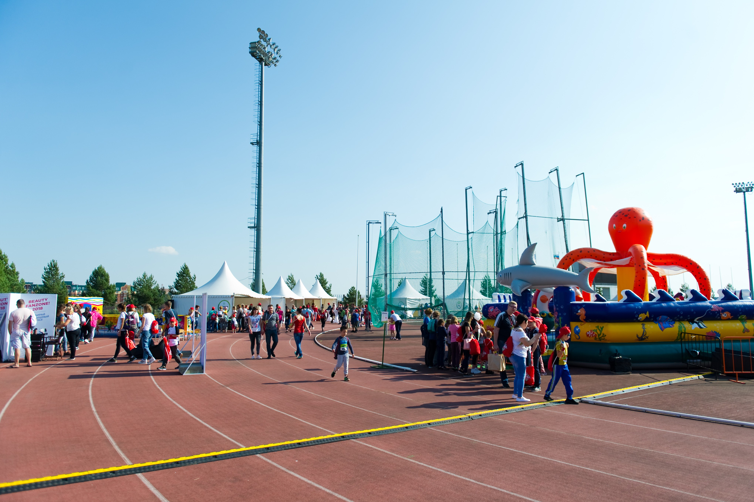 Турбофутбол (корпоративное соревнование «Пятерочки»). Репортажный фотограф и видеограф Слава Думчев. Тимбилдинги, отчетники, корпоративы