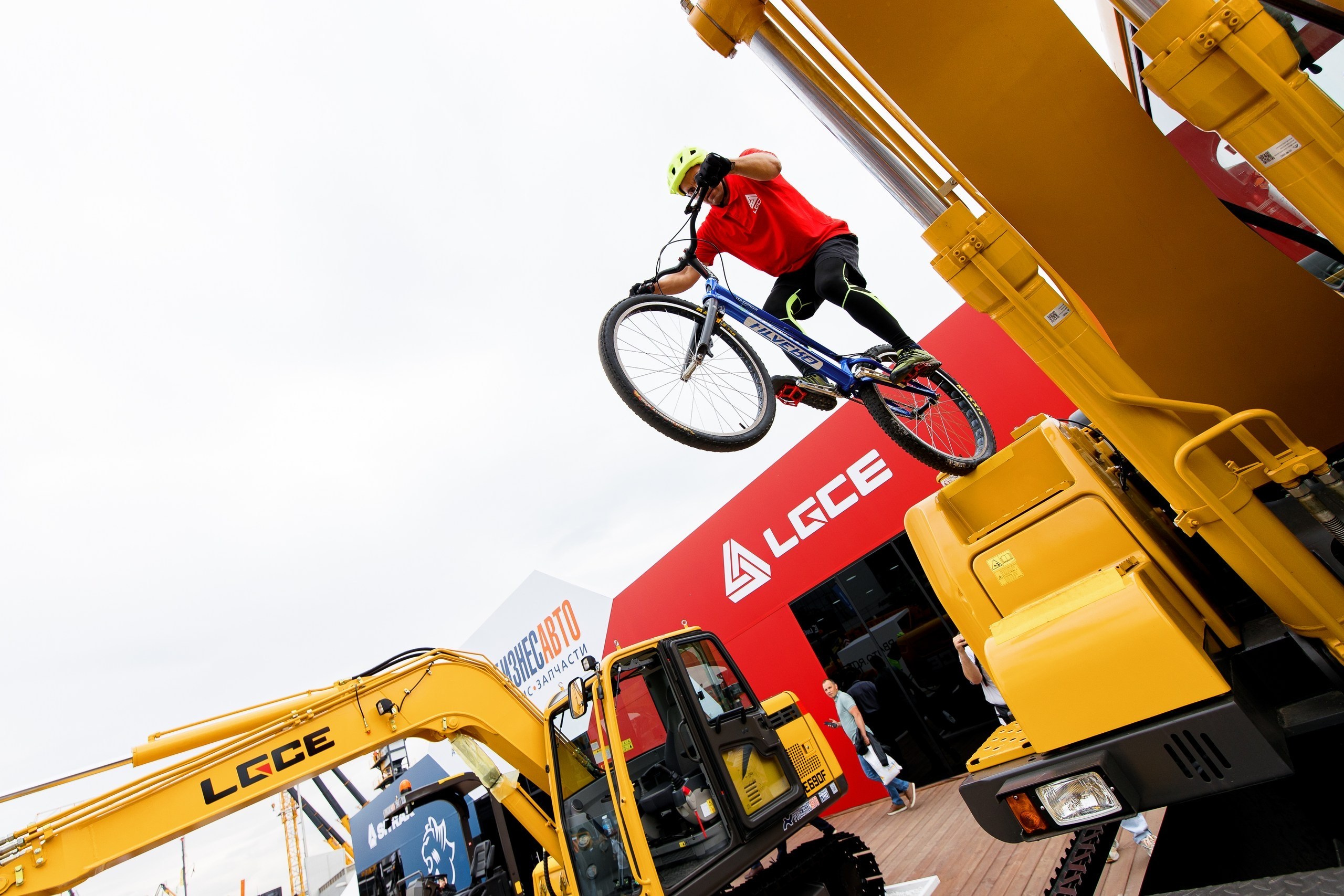 Выставка компании «Русбизнесавто». Репортажный фотограф Семён Борисов | Москва